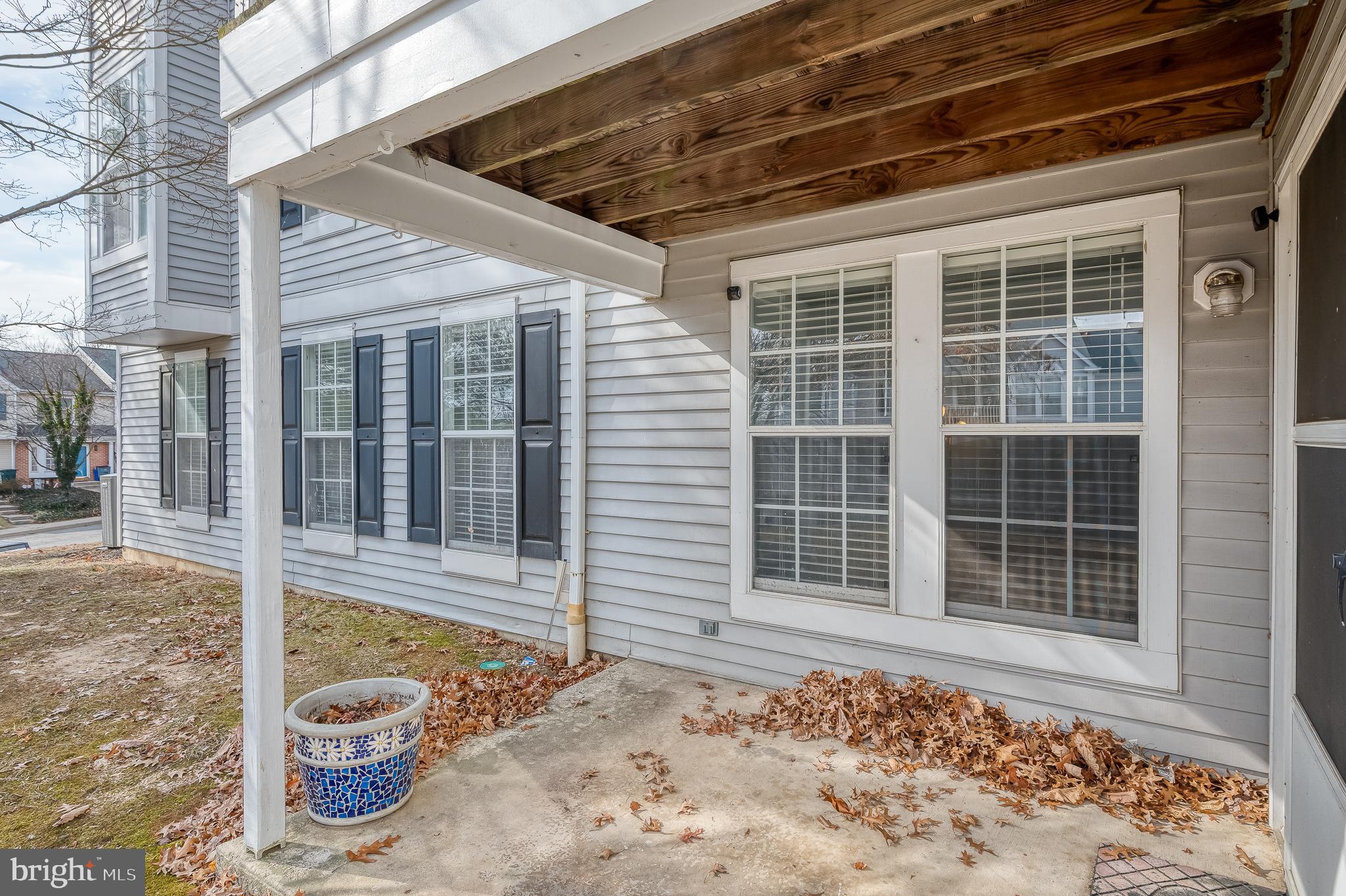 RIVERSIDE - Residential Lease