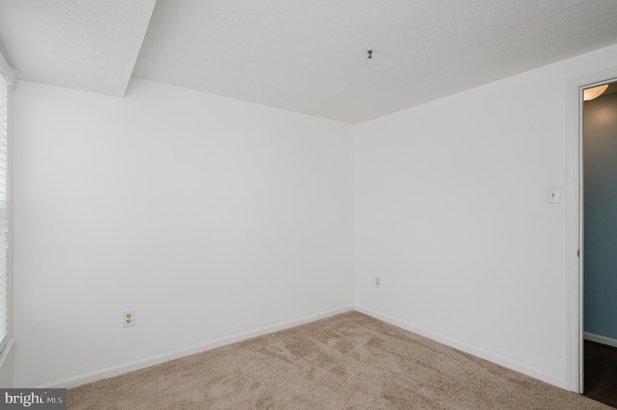 RIVERSIDE - Residential Lease