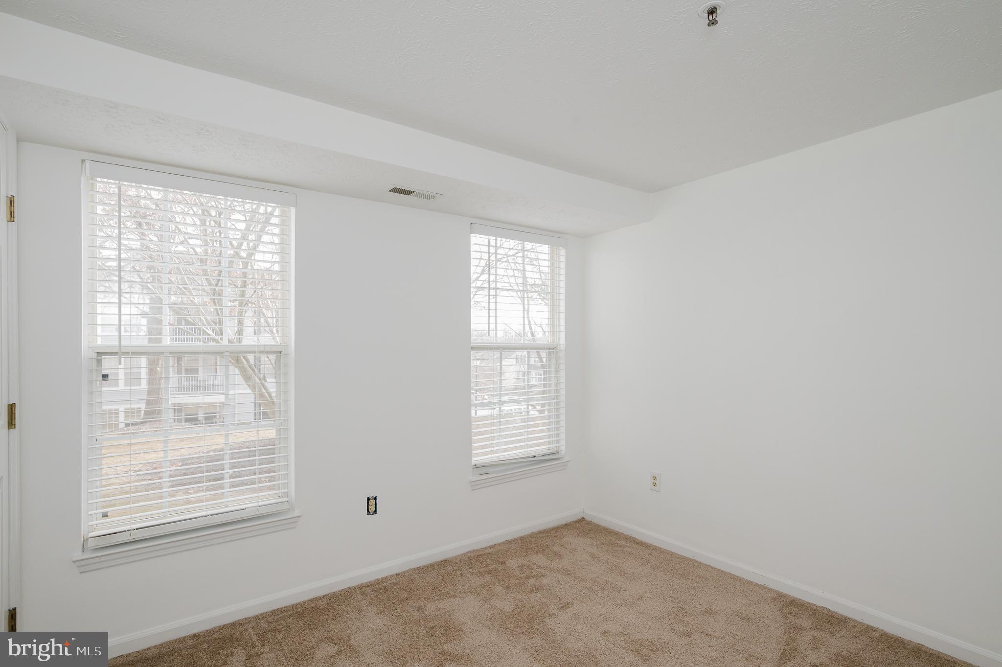 RIVERSIDE - Residential Lease