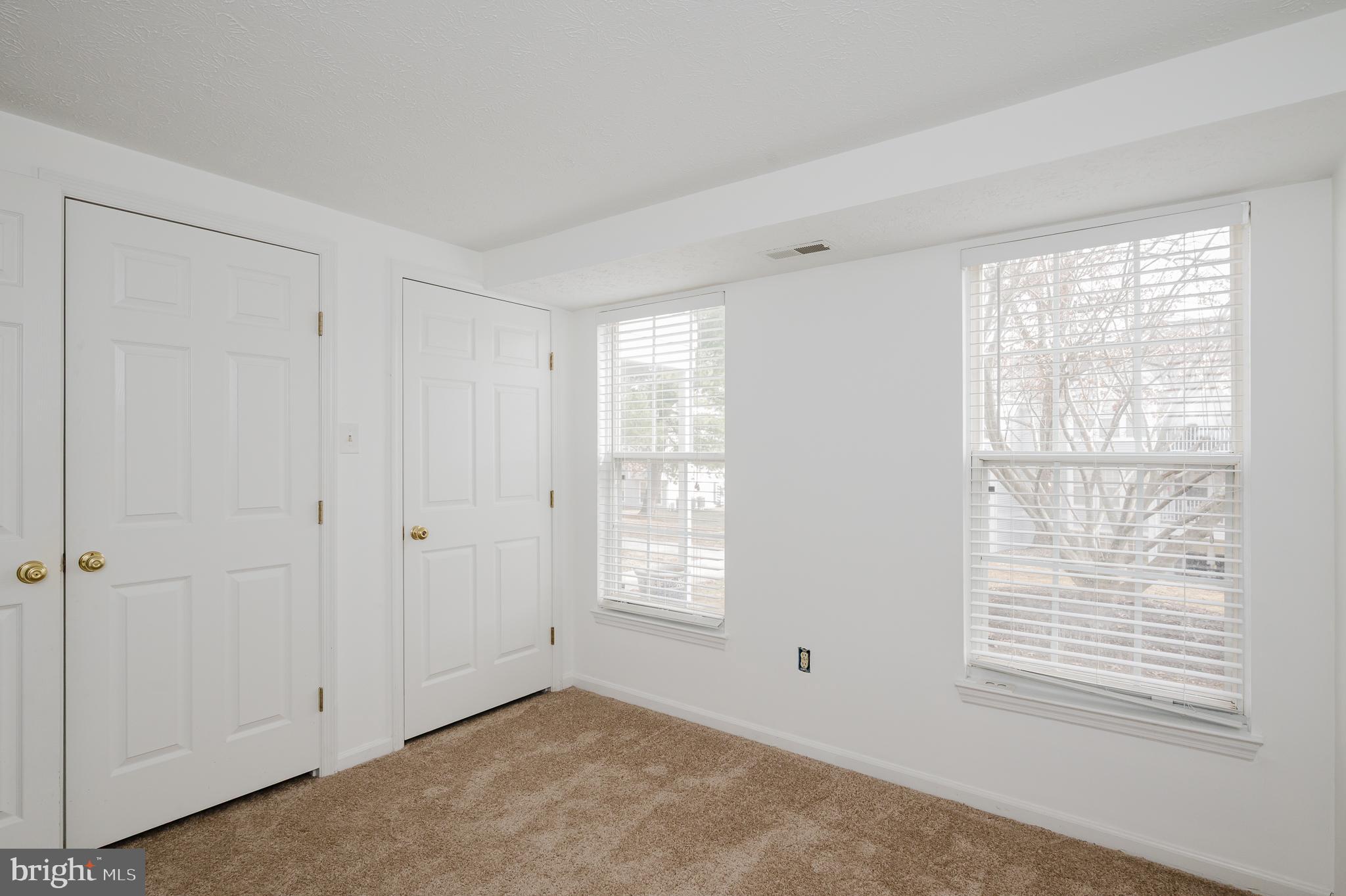 RIVERSIDE - Residential Lease