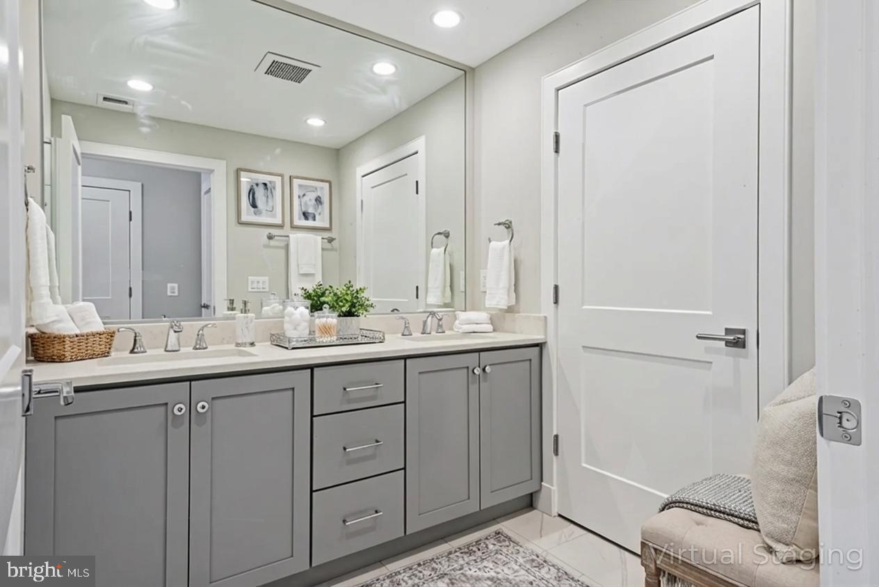 THE TOWNES AT GROSVENOR PLACE - Residential