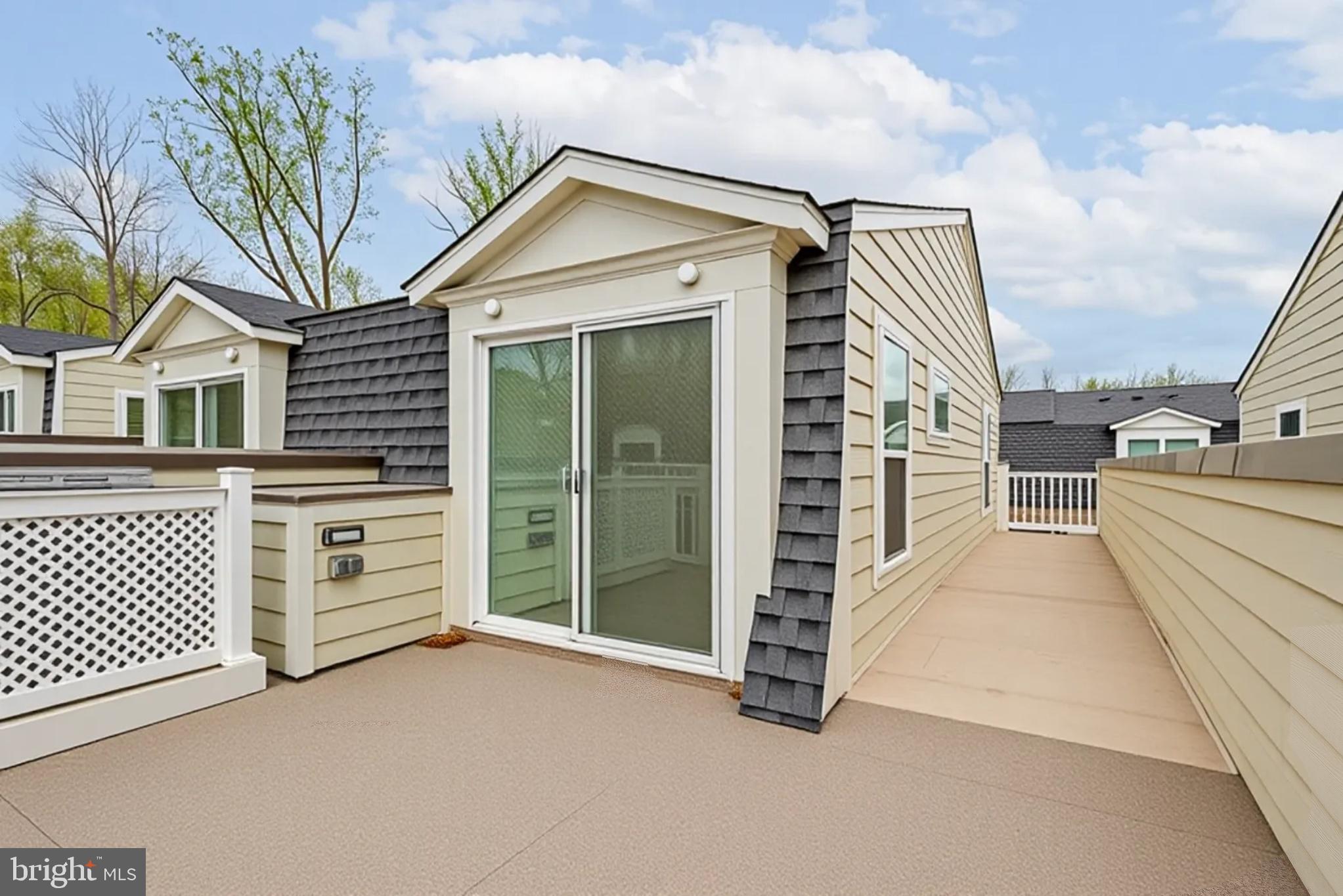 THE TOWNES AT GROSVENOR PLACE - Residential