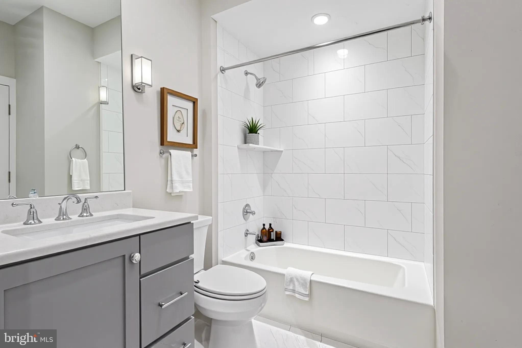 THE TOWNES AT GROSVENOR PLACE - Residential