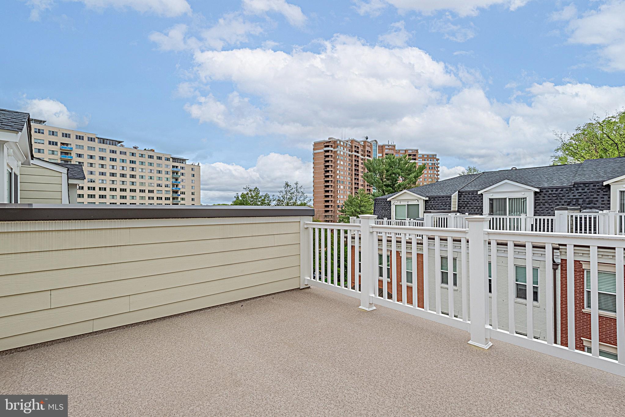 THE TOWNES AT GROSVENOR PLACE - Residential