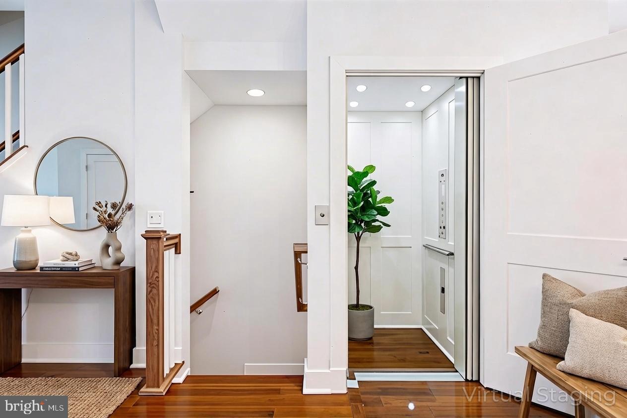 THE TOWNES AT GROSVENOR PLACE - Residential