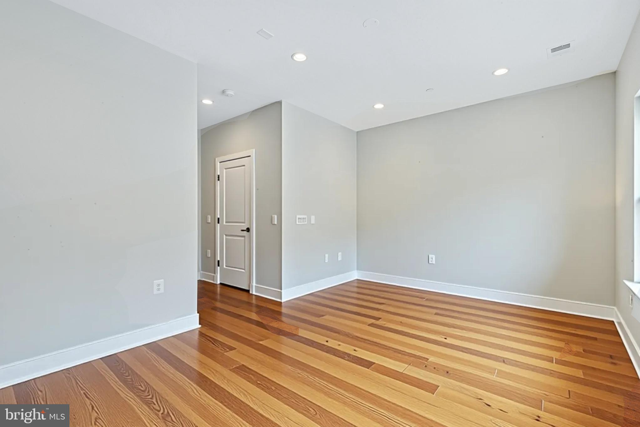 THE TOWNES AT GROSVENOR PLACE - Residential