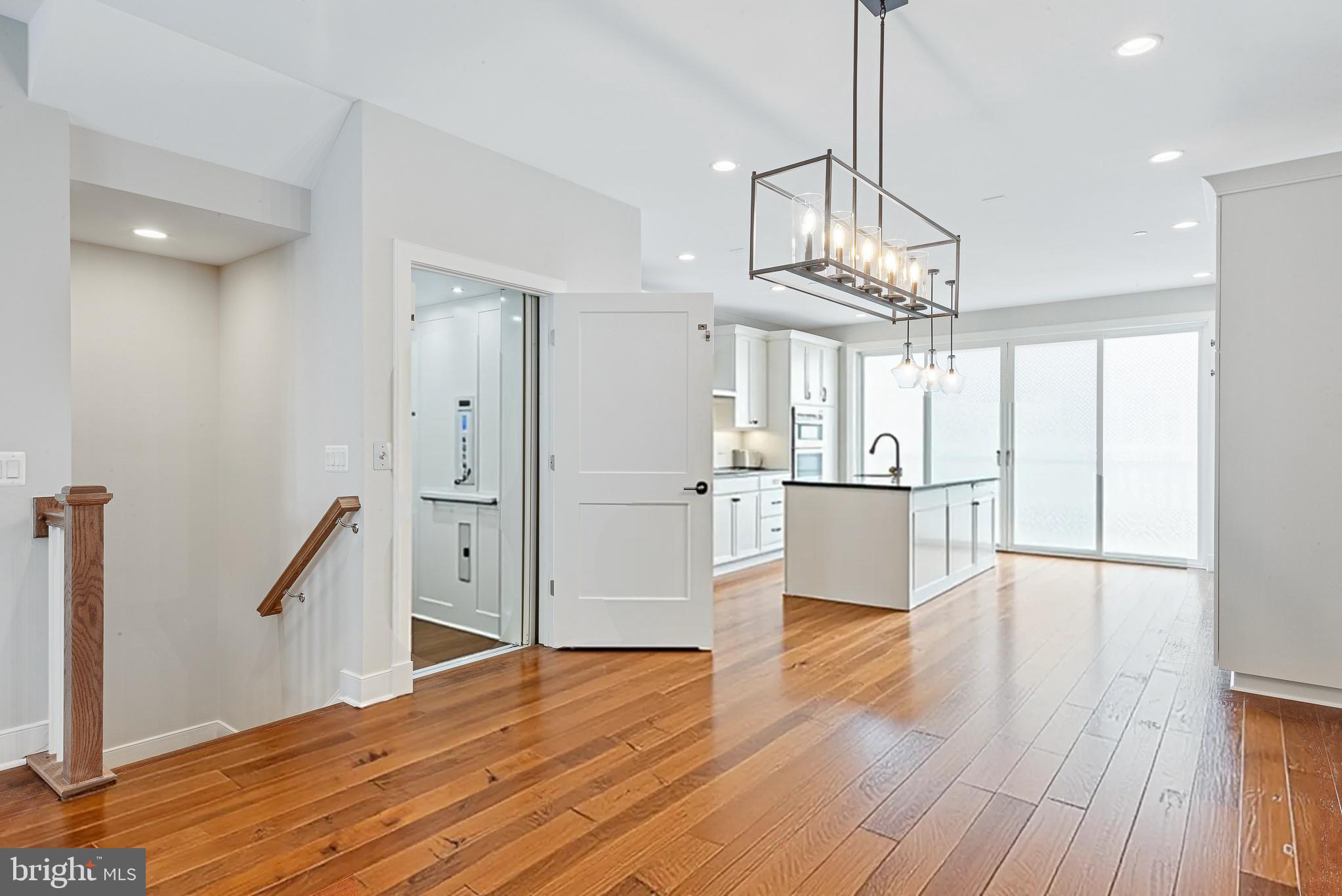 THE TOWNES AT GROSVENOR PLACE - Residential