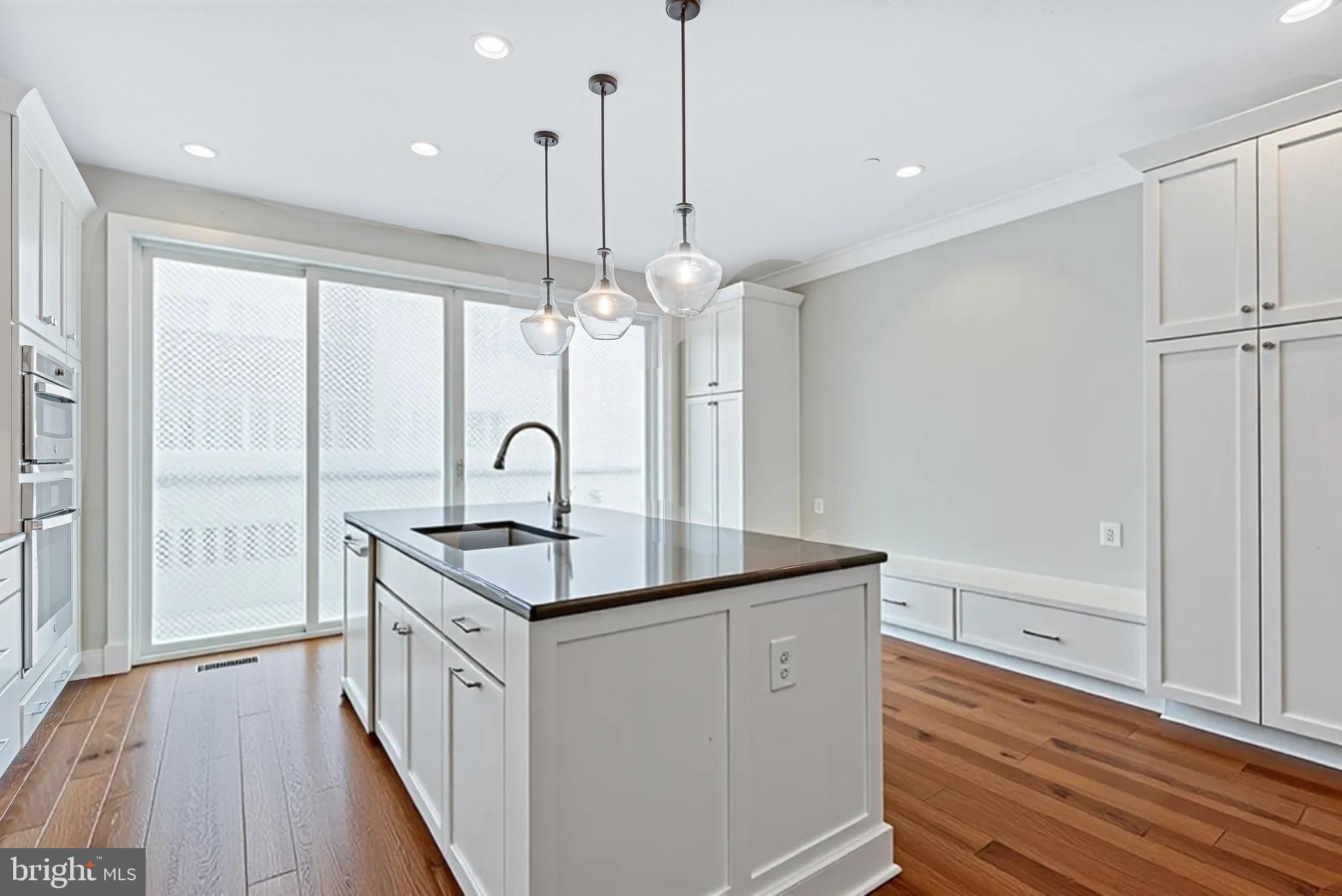 THE TOWNES AT GROSVENOR PLACE - Residential