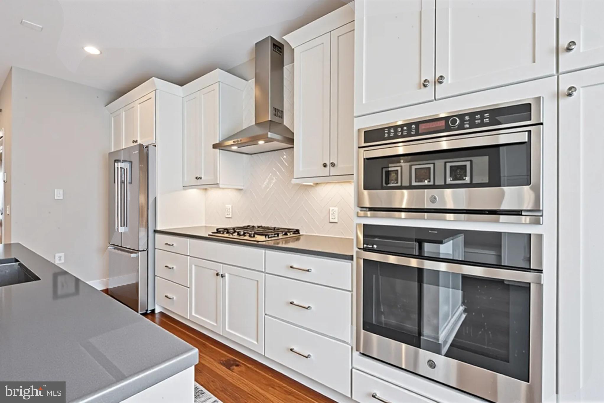 THE TOWNES AT GROSVENOR PLACE - Residential