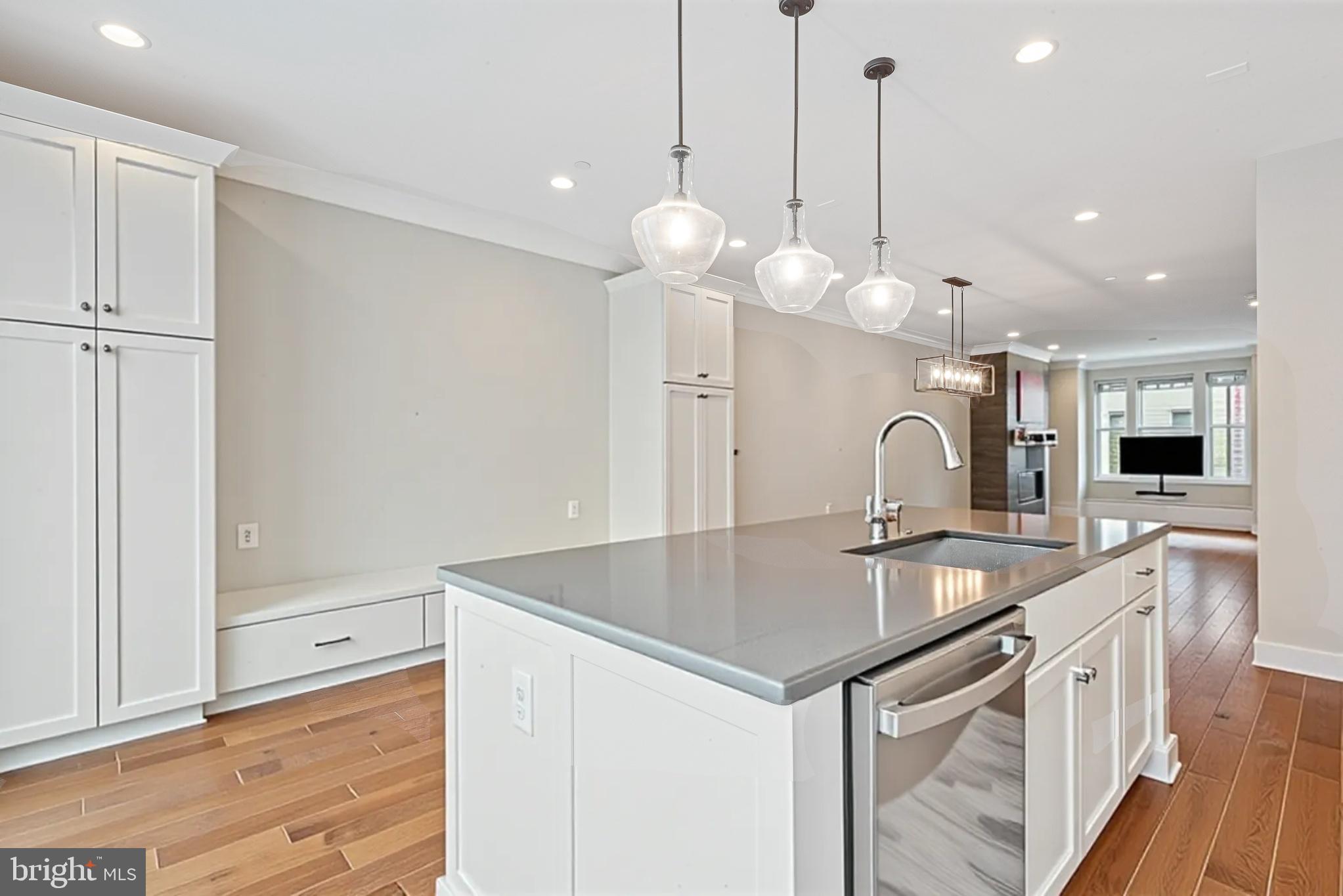 THE TOWNES AT GROSVENOR PLACE - Residential