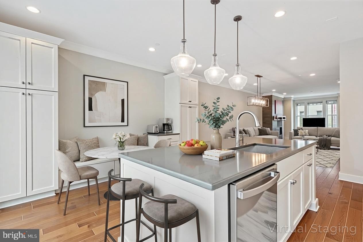 THE TOWNES AT GROSVENOR PLACE - Residential