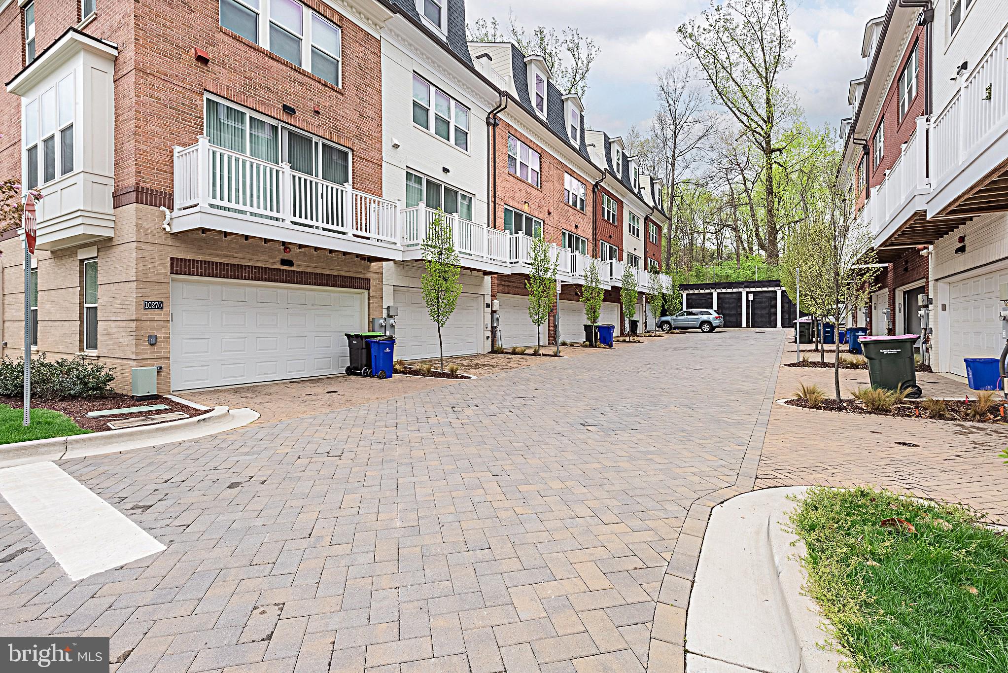 THE TOWNES AT GROSVENOR PLACE - Residential