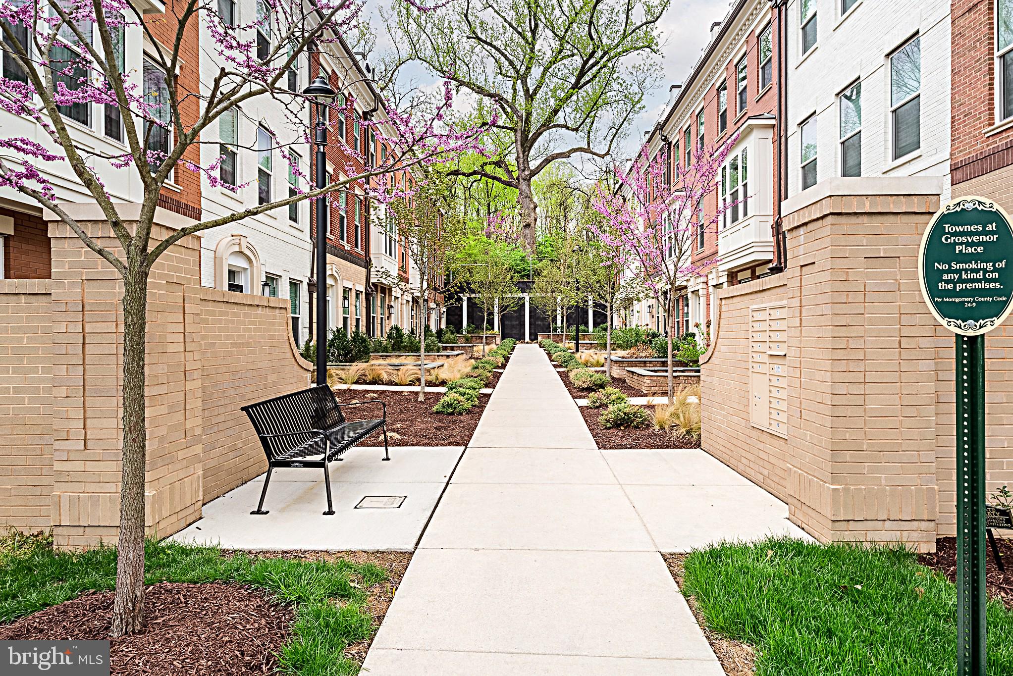 THE TOWNES AT GROSVENOR PLACE - Residential