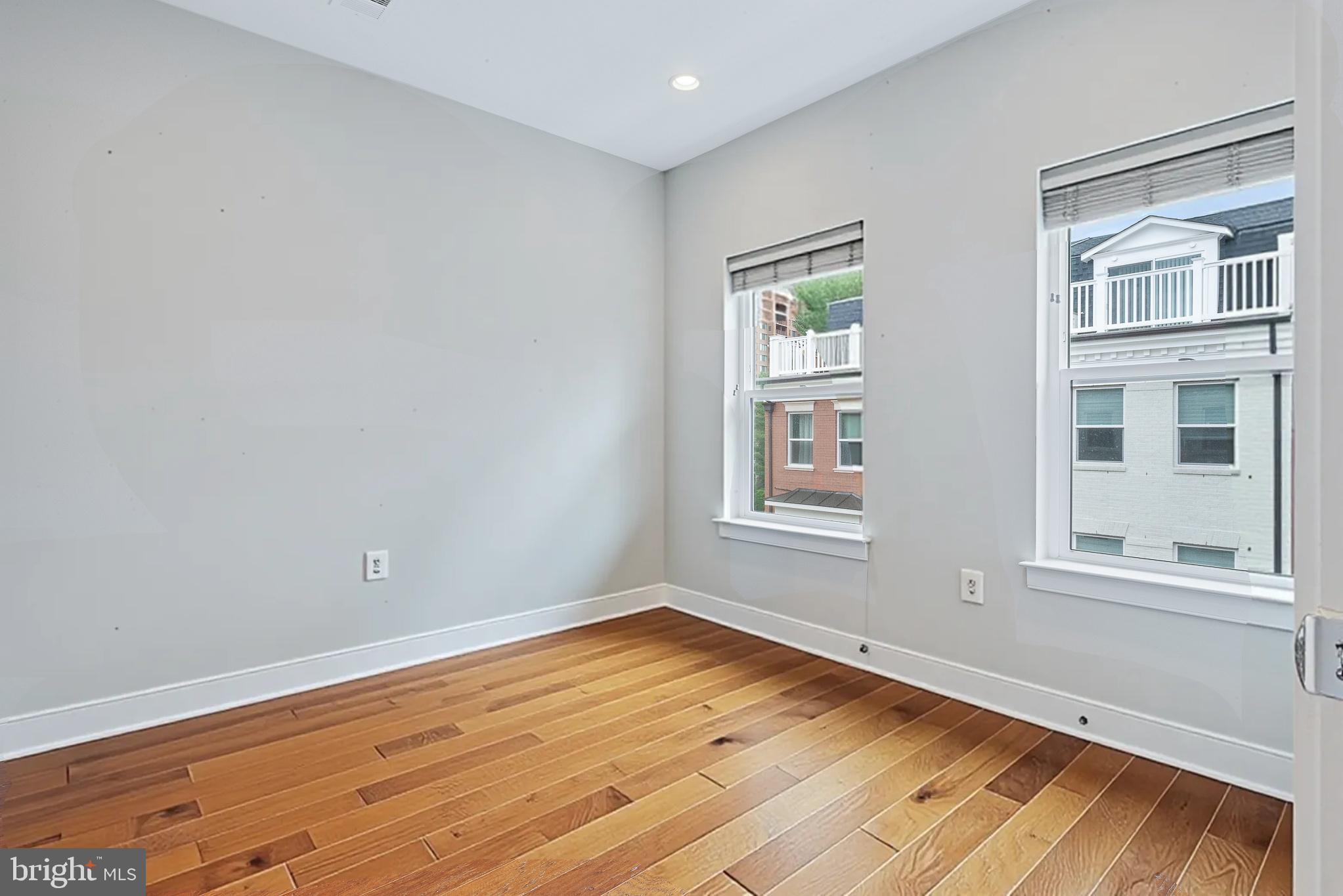 THE TOWNES AT GROSVENOR PLACE - Residential