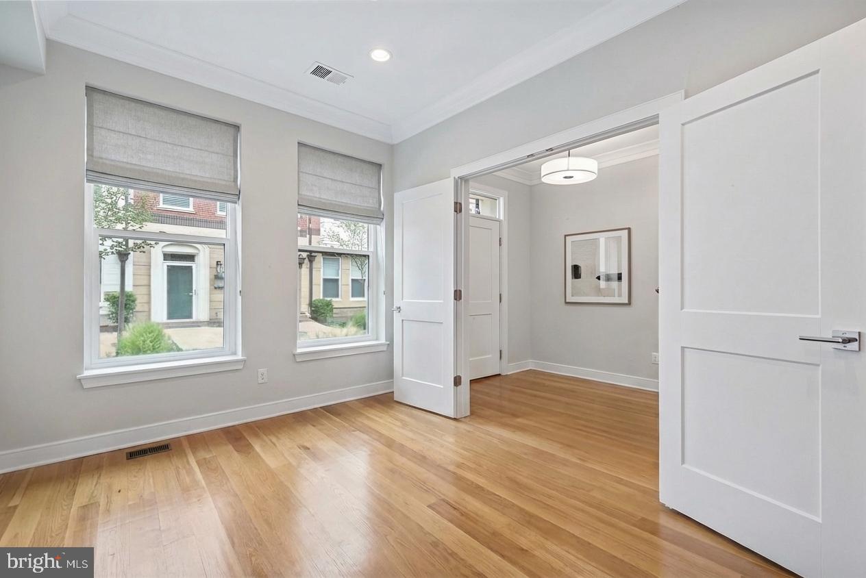 THE TOWNES AT GROSVENOR PLACE - Residential