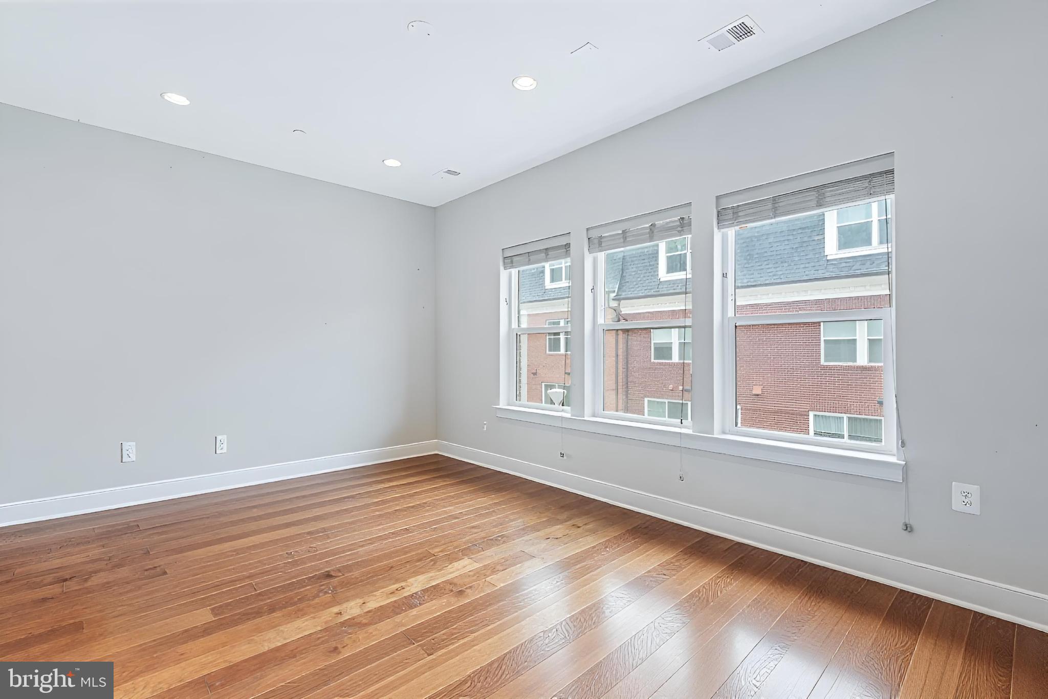 THE TOWNES AT GROSVENOR PLACE - Residential