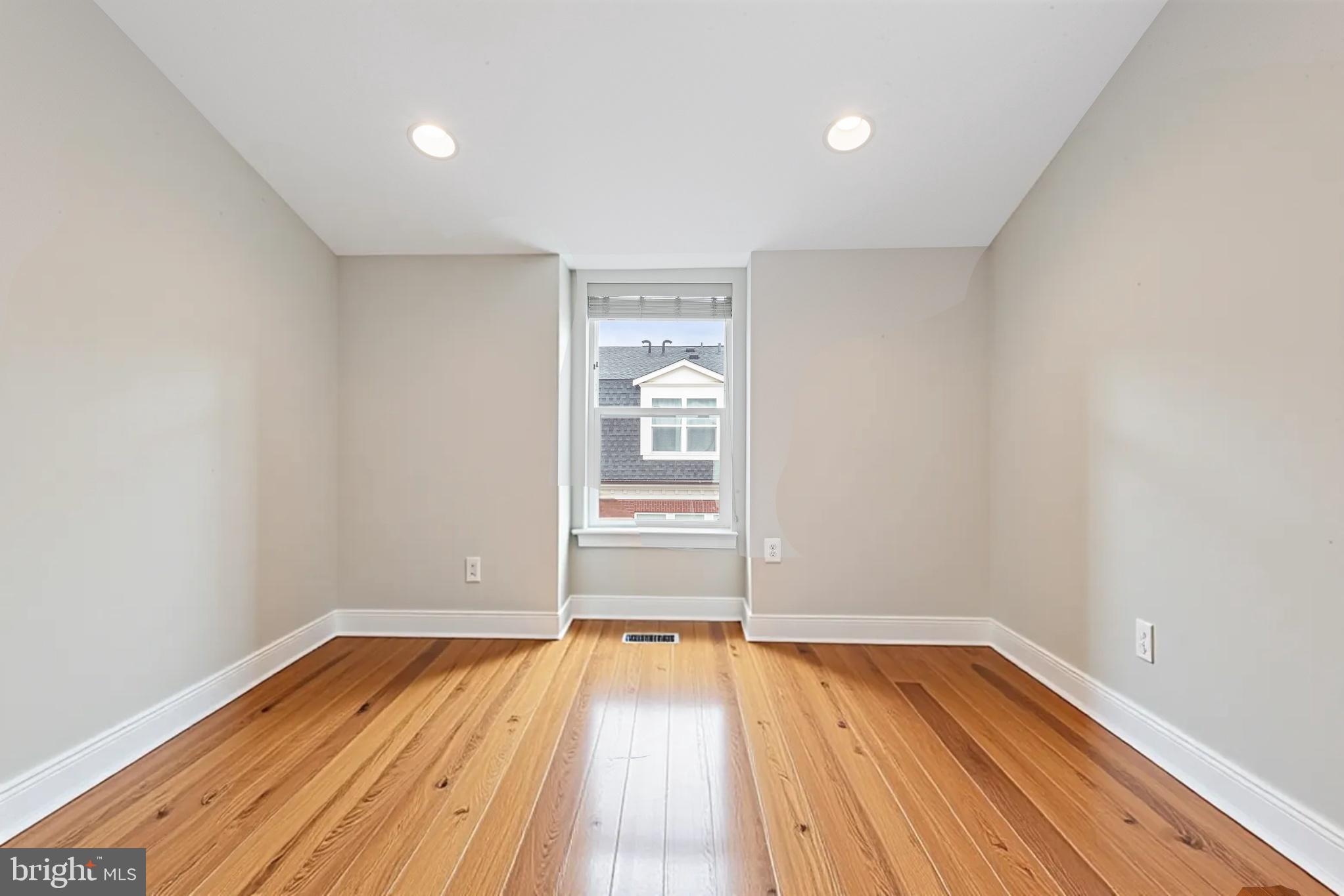 THE TOWNES AT GROSVENOR PLACE - Residential