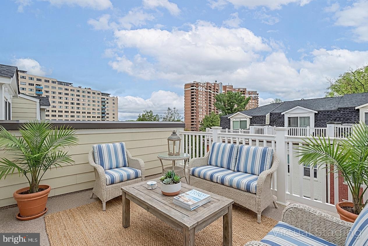 THE TOWNES AT GROSVENOR PLACE - Residential