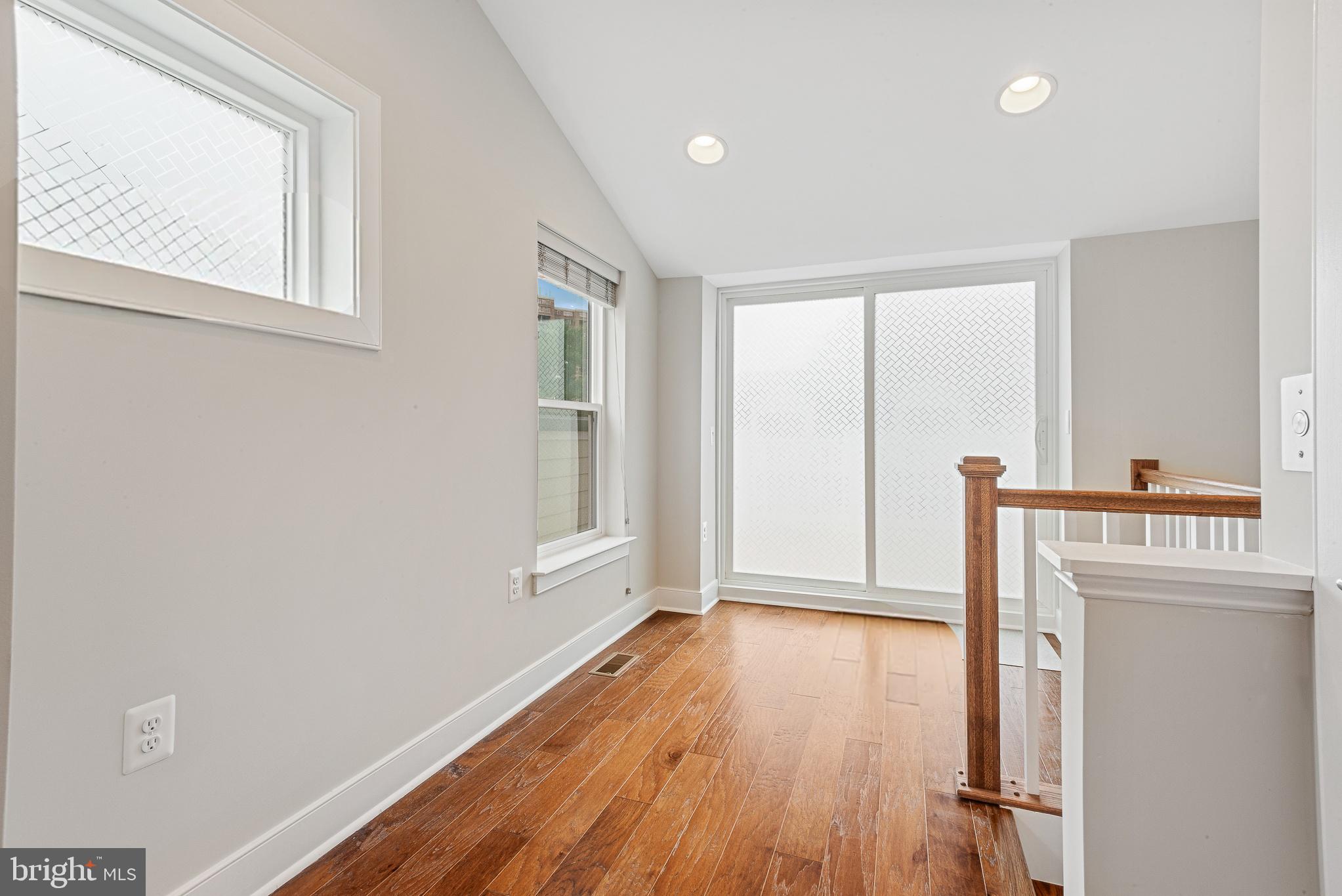 THE TOWNES AT GROSVENOR PLACE - Residential