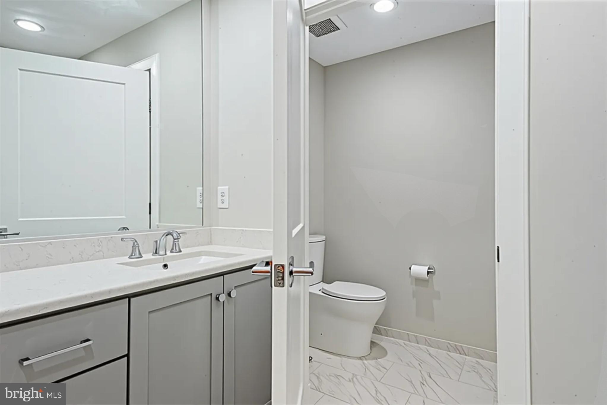 THE TOWNES AT GROSVENOR PLACE - Residential