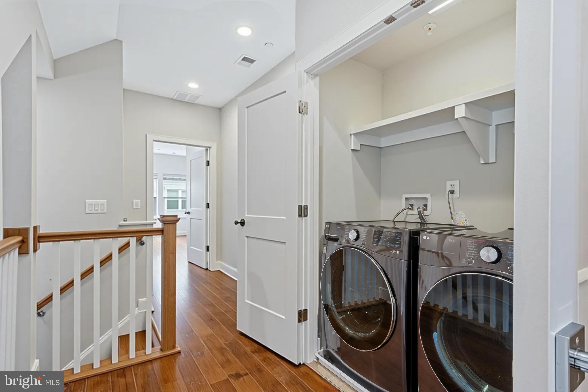 THE TOWNES AT GROSVENOR PLACE - Residential