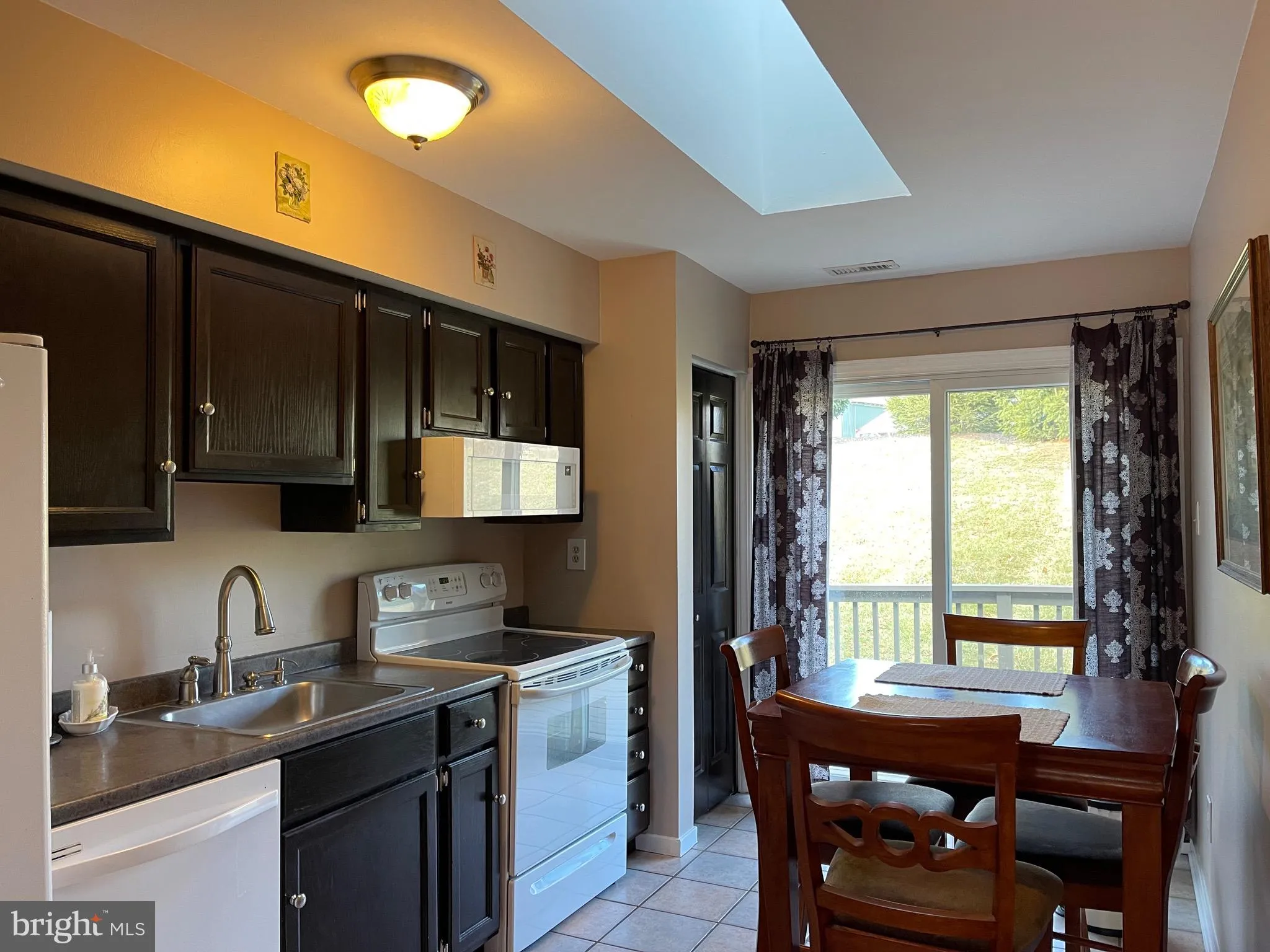 Chester Springs, Pennsylvania 19425, United States, 2 Bedrooms Bedrooms, ,2 BathroomsBathrooms,Residential,Pending,23691