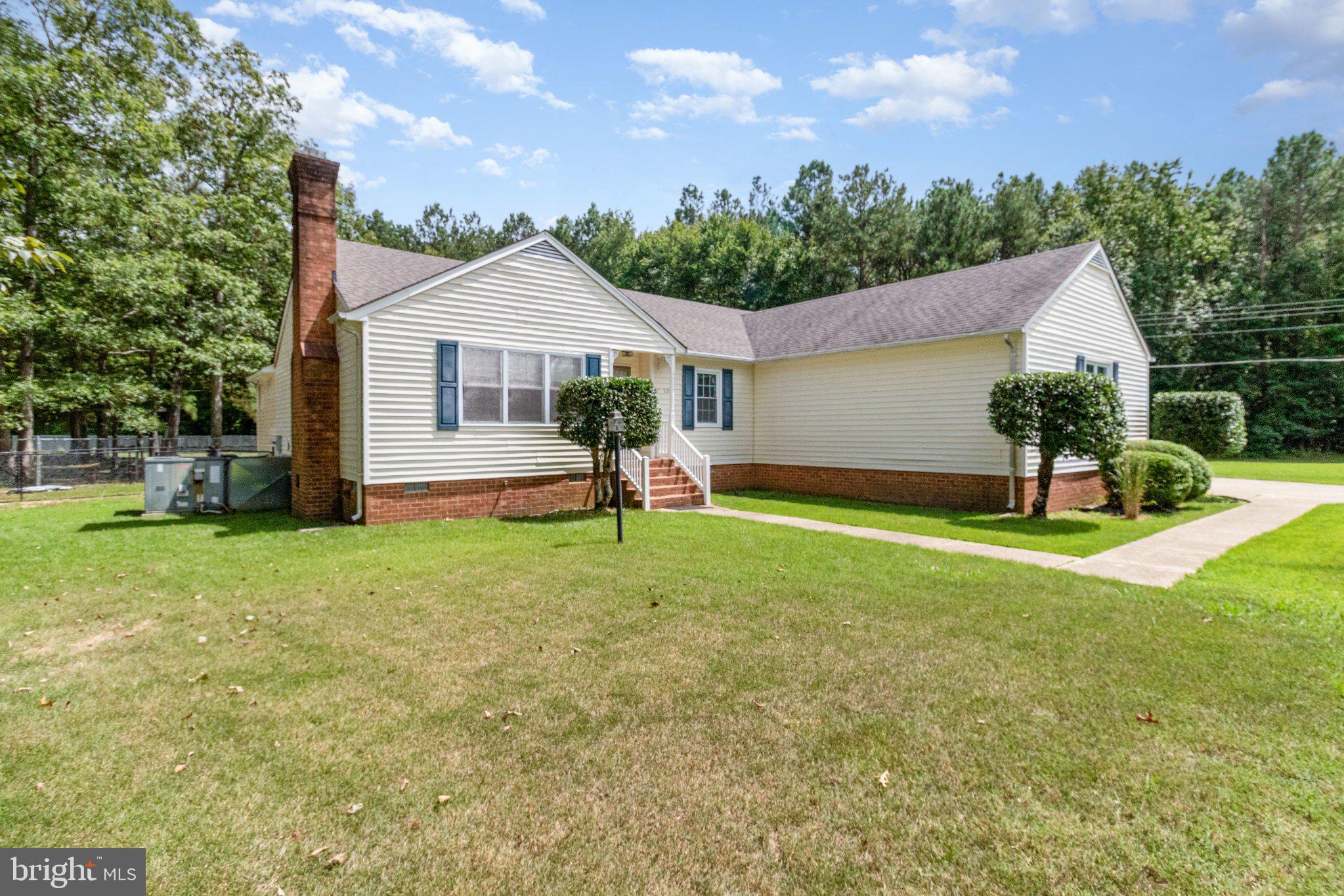 5212 FARMCREST CIRCLE