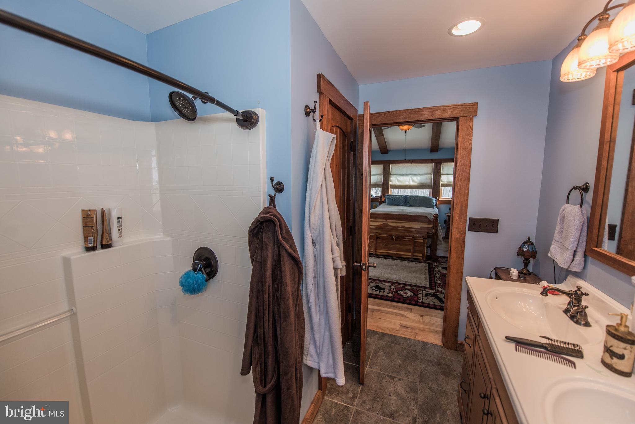 ROUSE MOUNTAIN - Residential