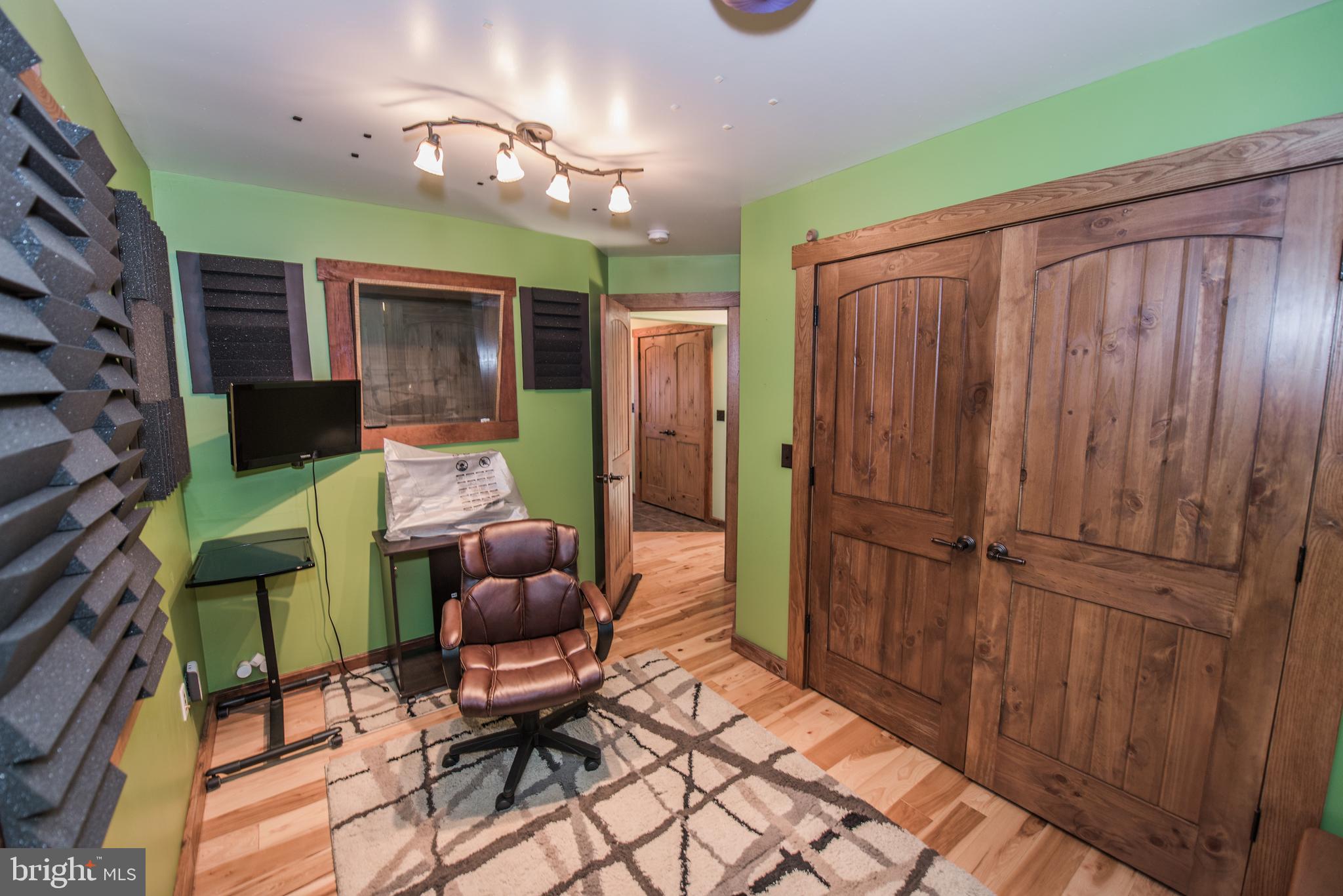 ROUSE MOUNTAIN - Residential