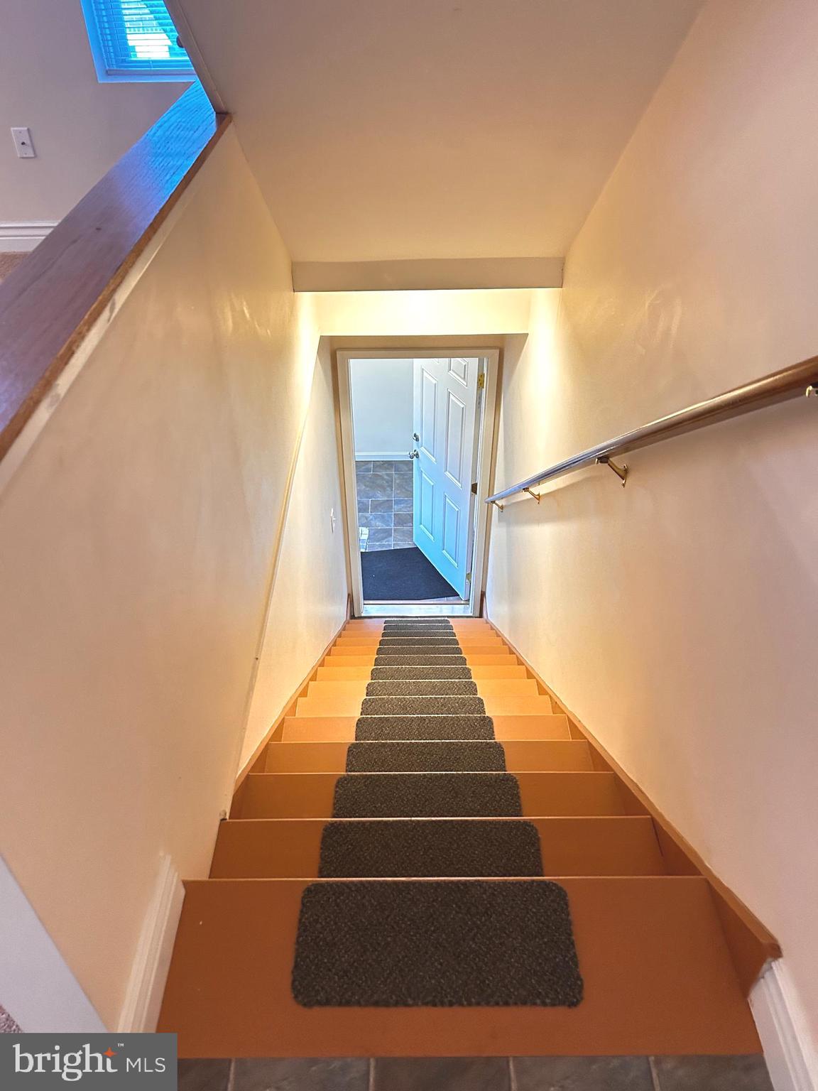 GARFIELD SQUARE - Residential Lease