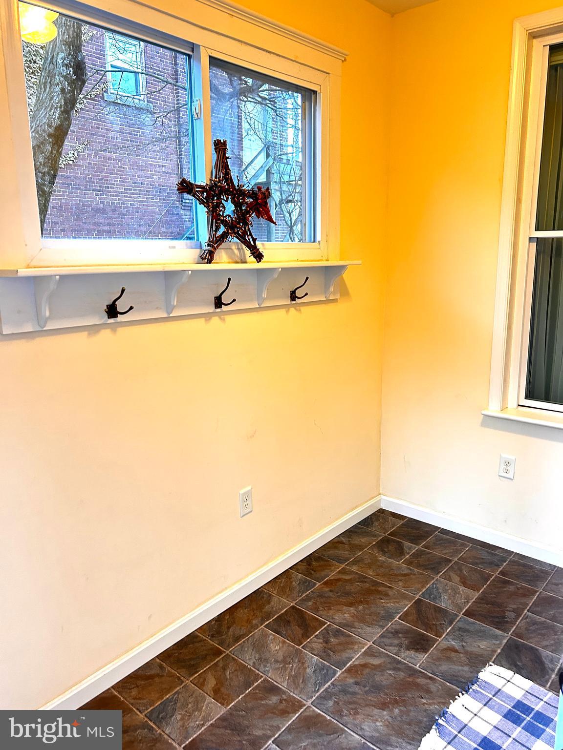 GARFIELD SQUARE - Residential Lease