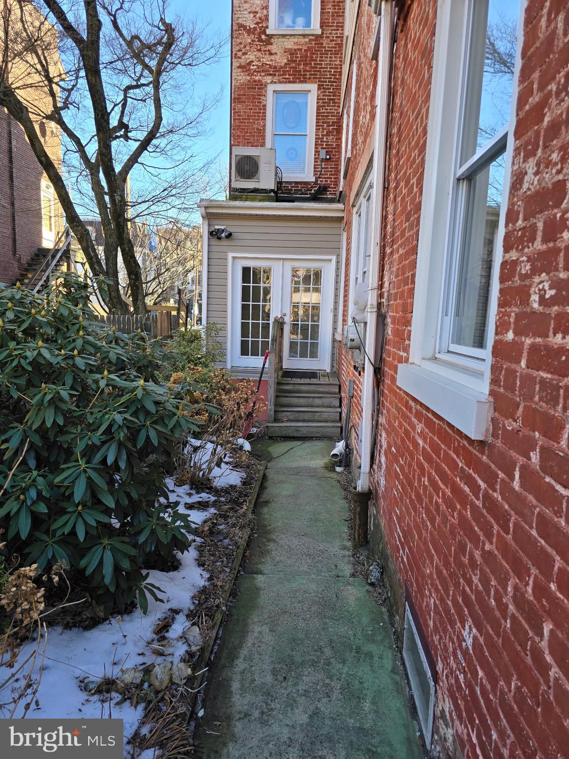 GARFIELD SQUARE - Residential Lease