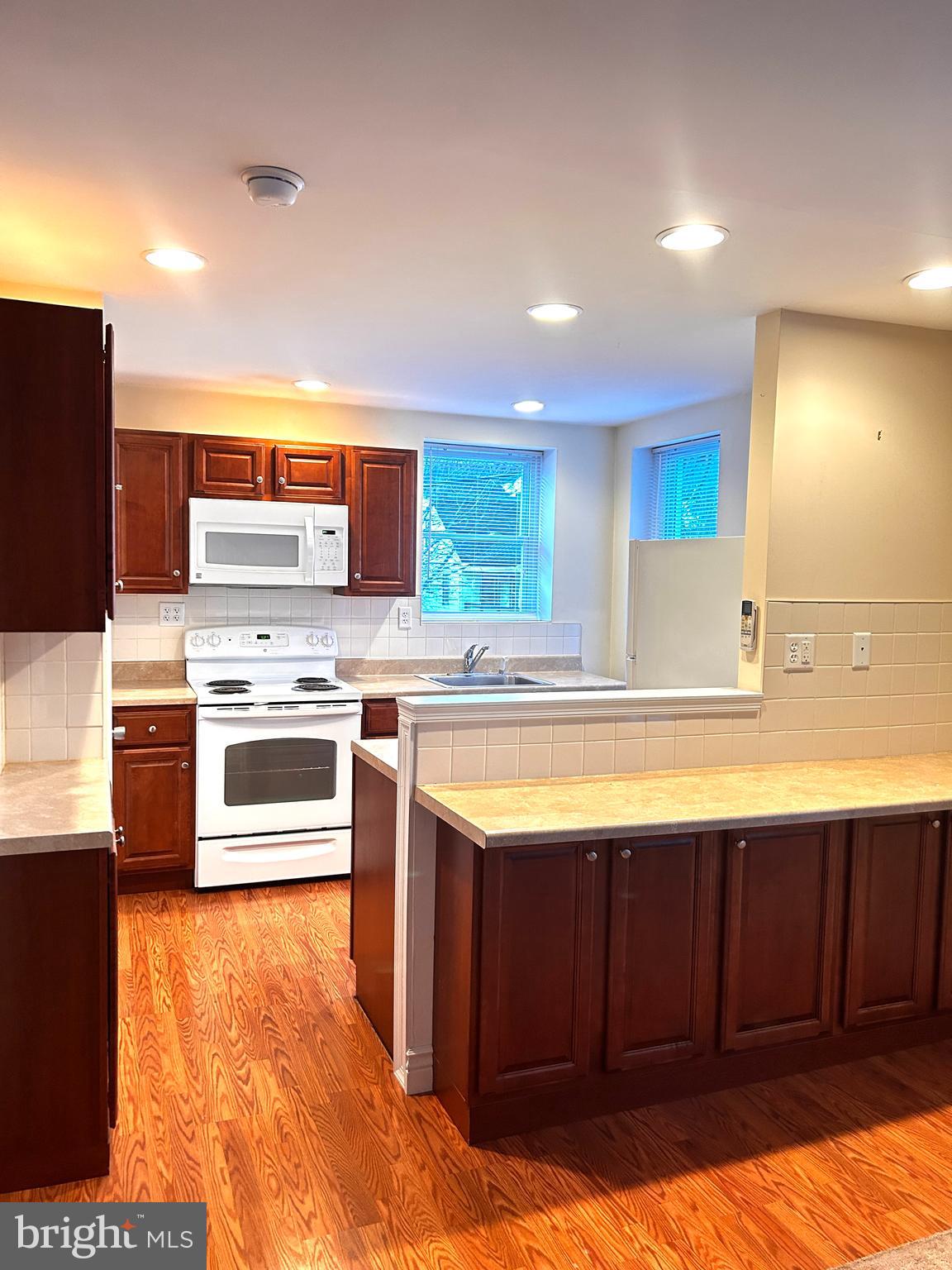 GARFIELD SQUARE - Residential Lease