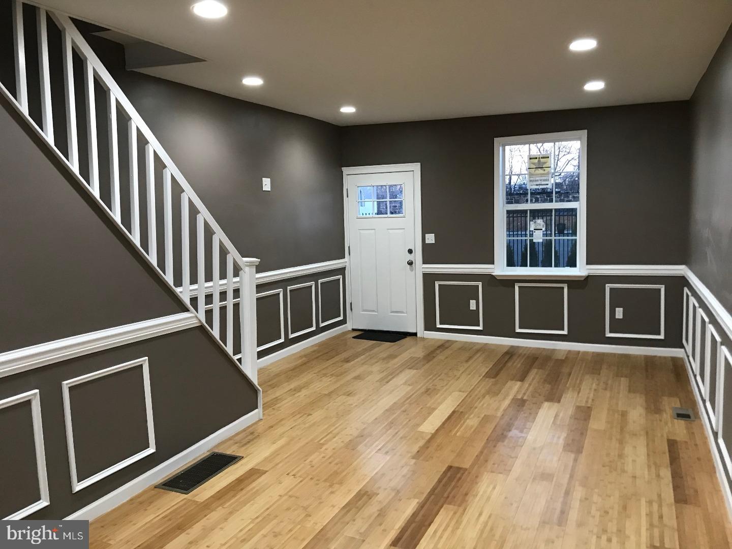 PORT RICHMOND - Residential Lease