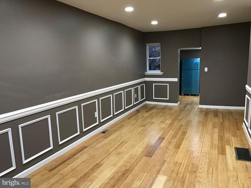 Recently renovated 2 bed, 1 bath. All new flooring, kitchen with granite countertop, stainless steel appliances, bathroom, heating, air conditioning, and many new windows. Excellent natural lighting and lighting throughout the home. Large combined living & dining room. Wall-mounted TV connections for flat-screen TVs in oom and main floor. Backyard with BBQ potential. Newly renovated complex across the street. Schedule your appointment today!