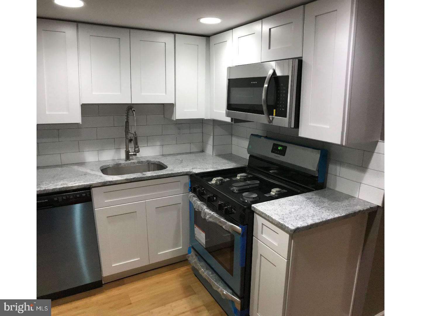 PORT RICHMOND - Residential Lease