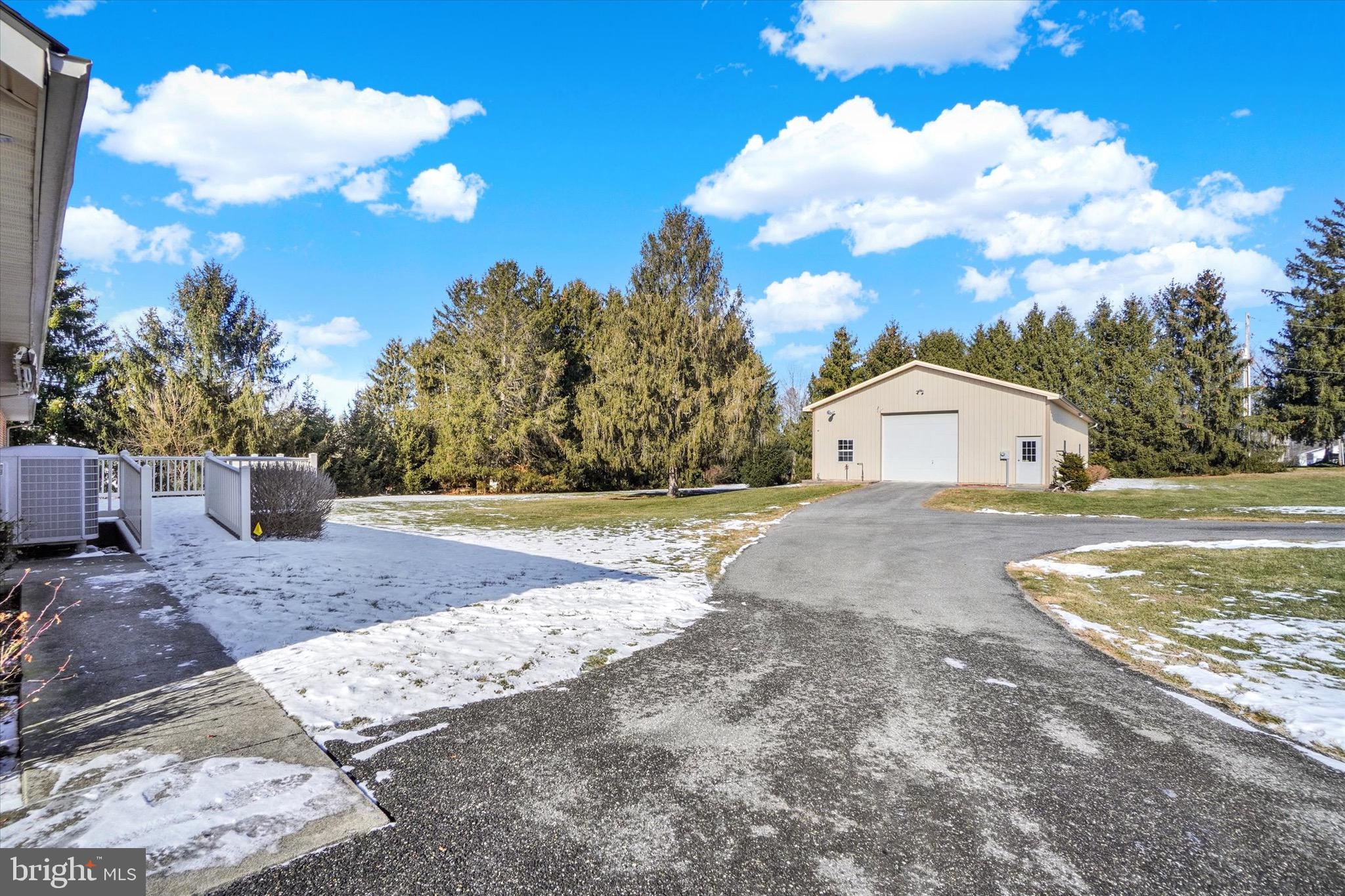 OUTDOOR COUNTRY CLUB - Residential