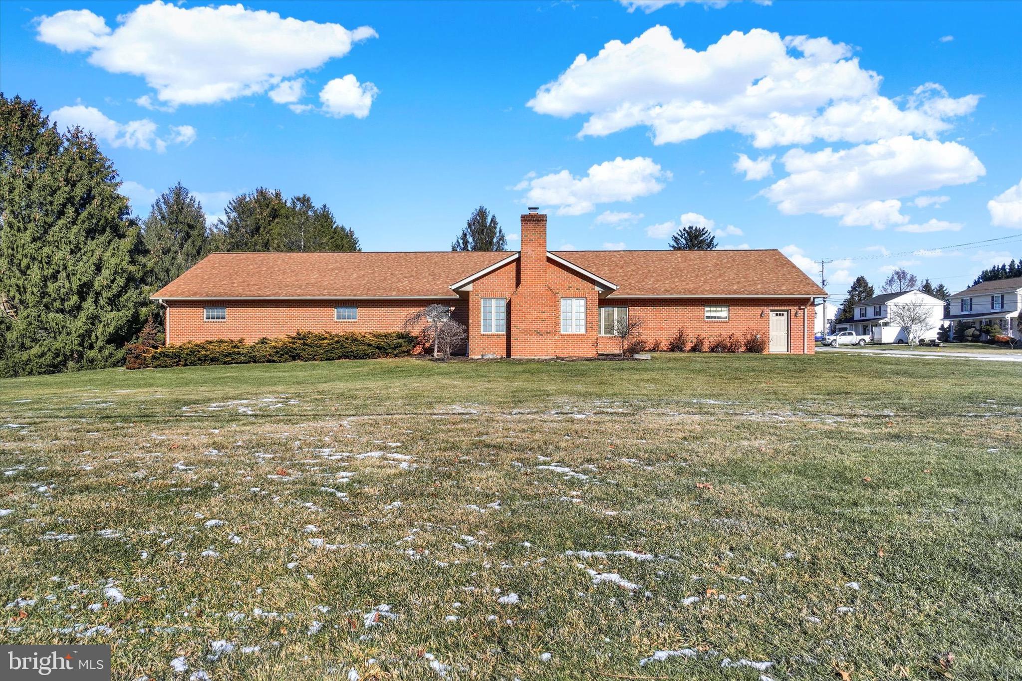 OUTDOOR COUNTRY CLUB - Residential