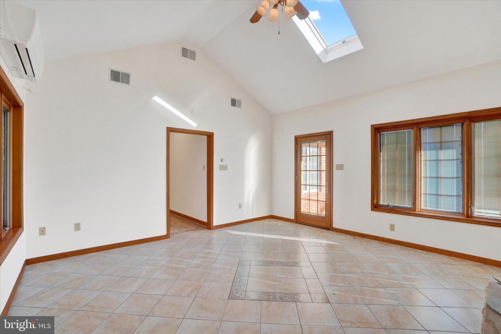 OUTDOOR COUNTRY CLUB - Residential