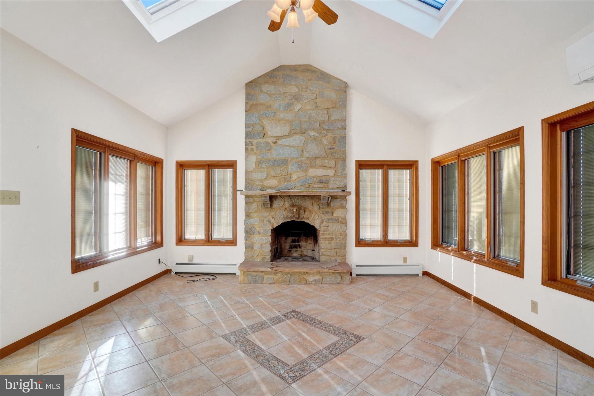 OUTDOOR COUNTRY CLUB - Residential