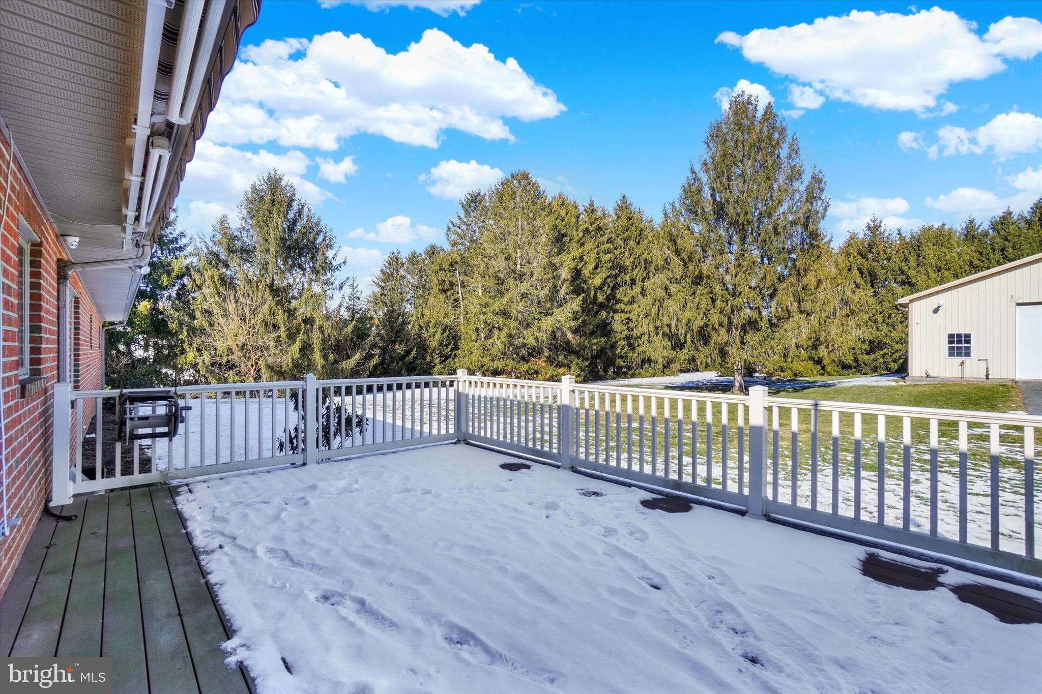 OUTDOOR COUNTRY CLUB - Residential