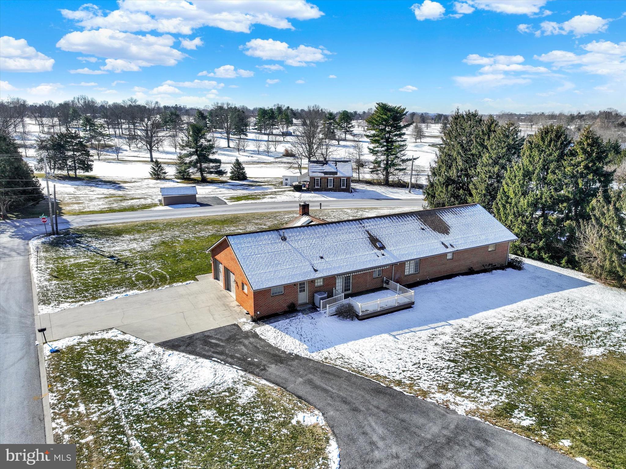 OUTDOOR COUNTRY CLUB - Residential