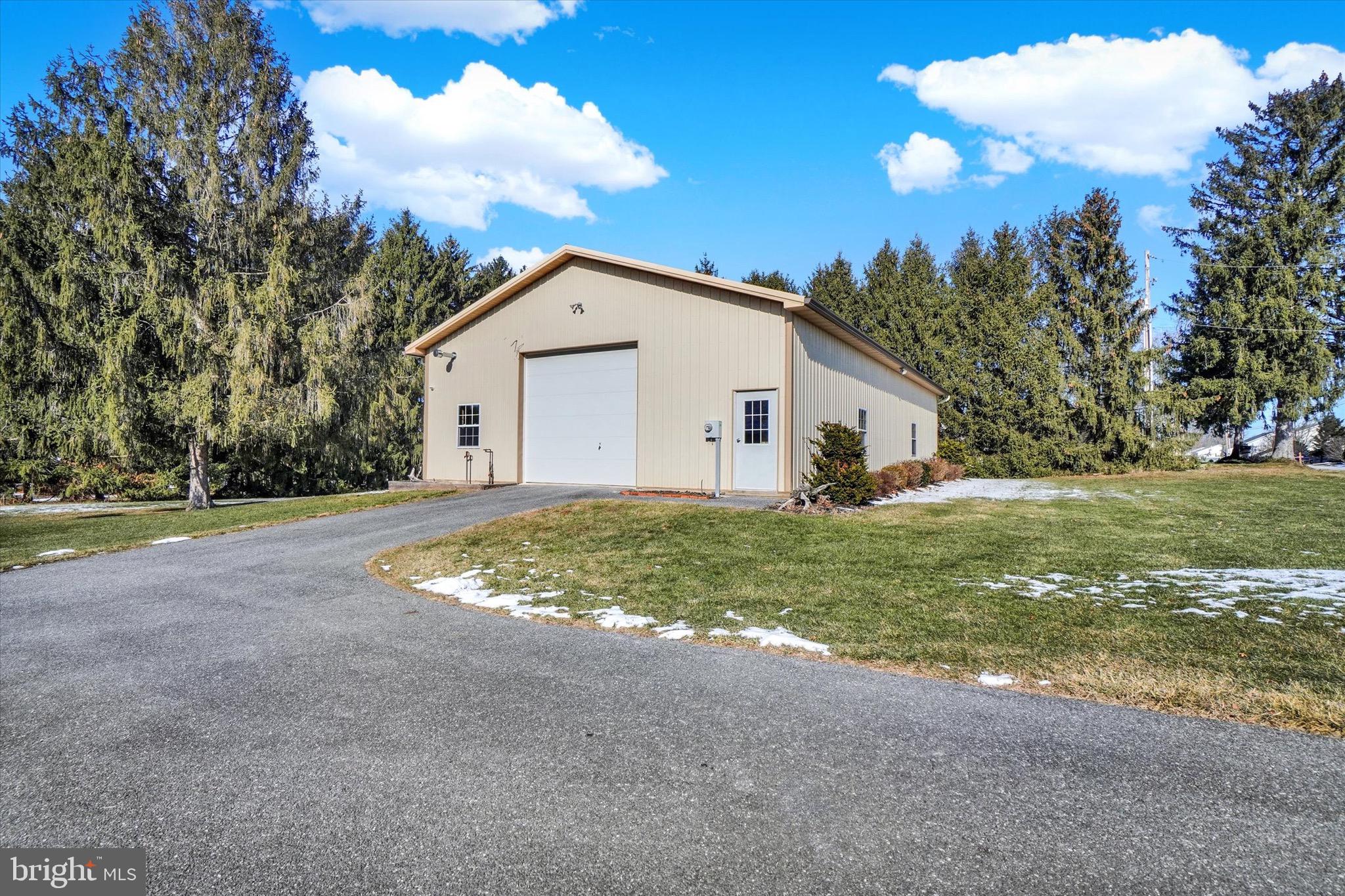 OUTDOOR COUNTRY CLUB - Residential