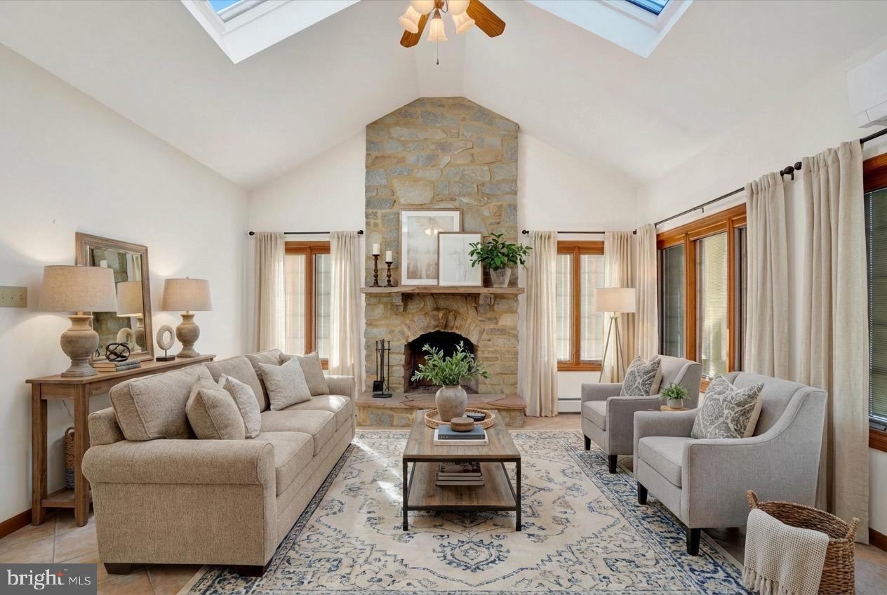 OUTDOOR COUNTRY CLUB - Residential