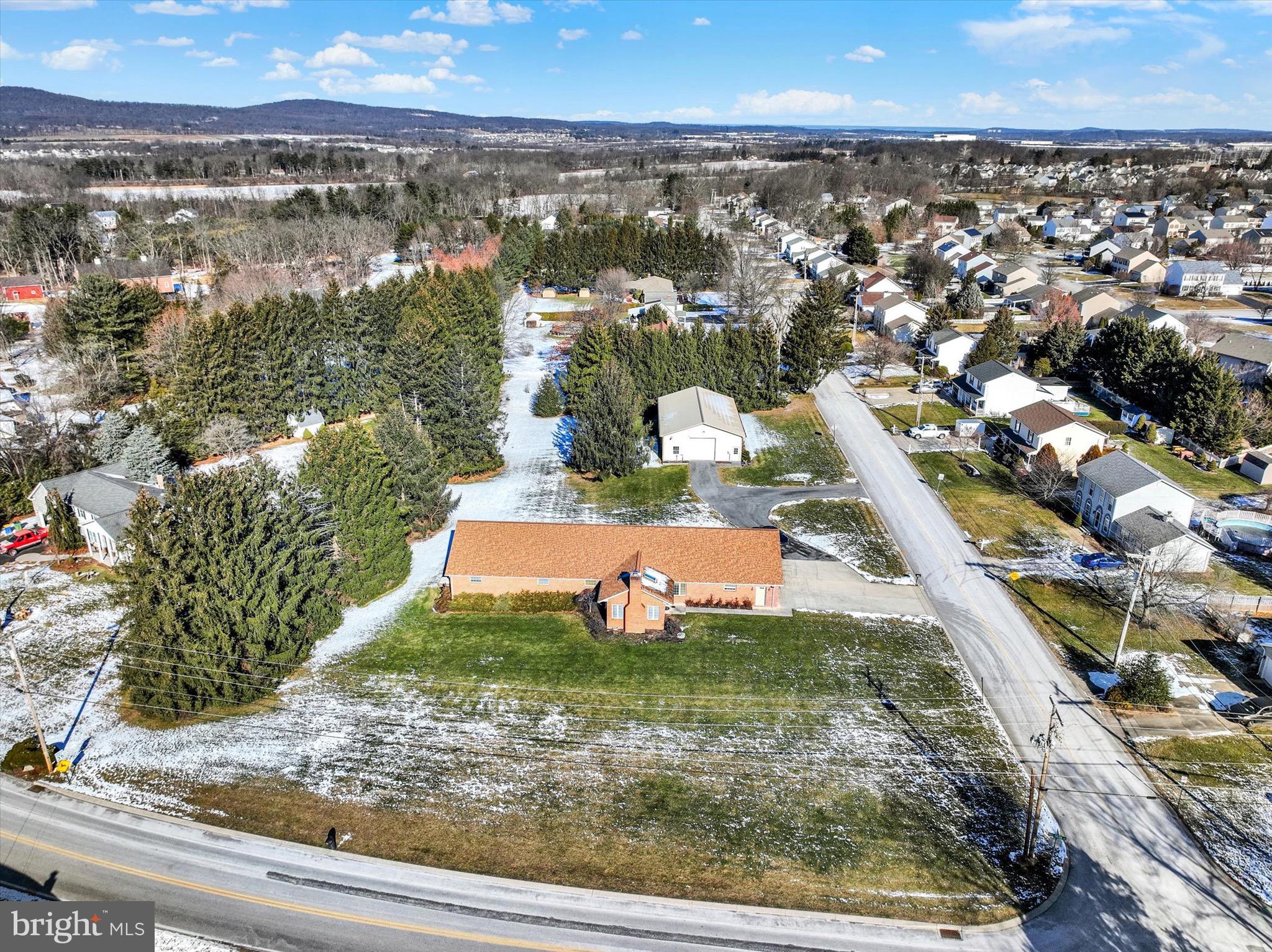 OUTDOOR COUNTRY CLUB - Residential