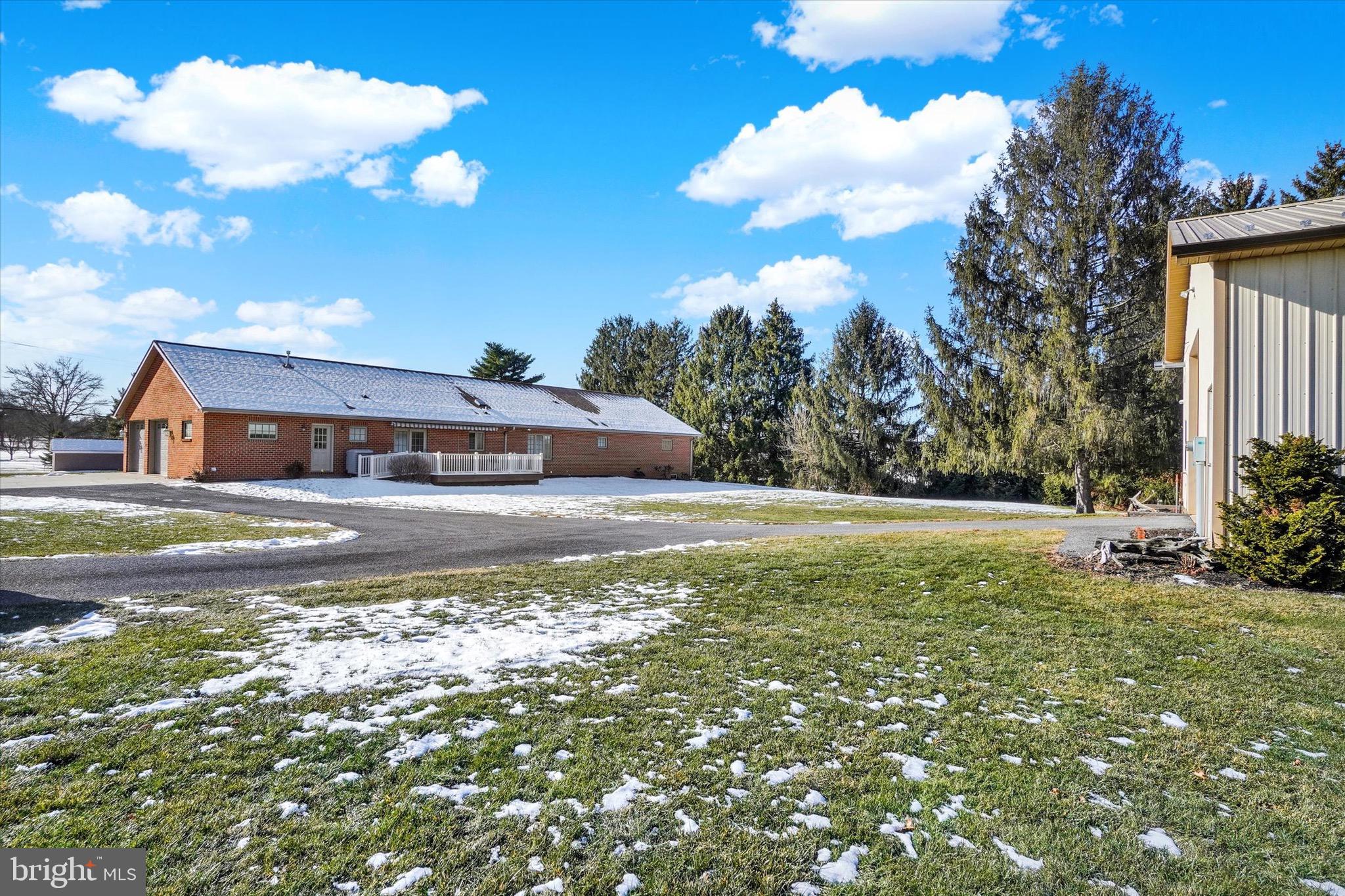 OUTDOOR COUNTRY CLUB - Residential