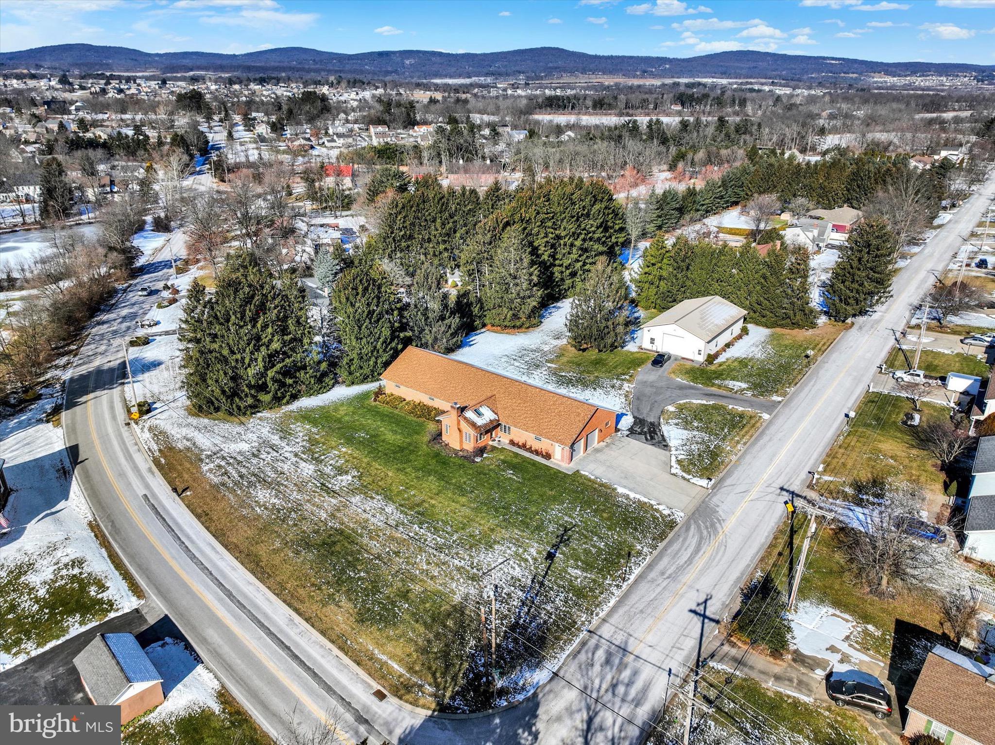 OUTDOOR COUNTRY CLUB - Residential