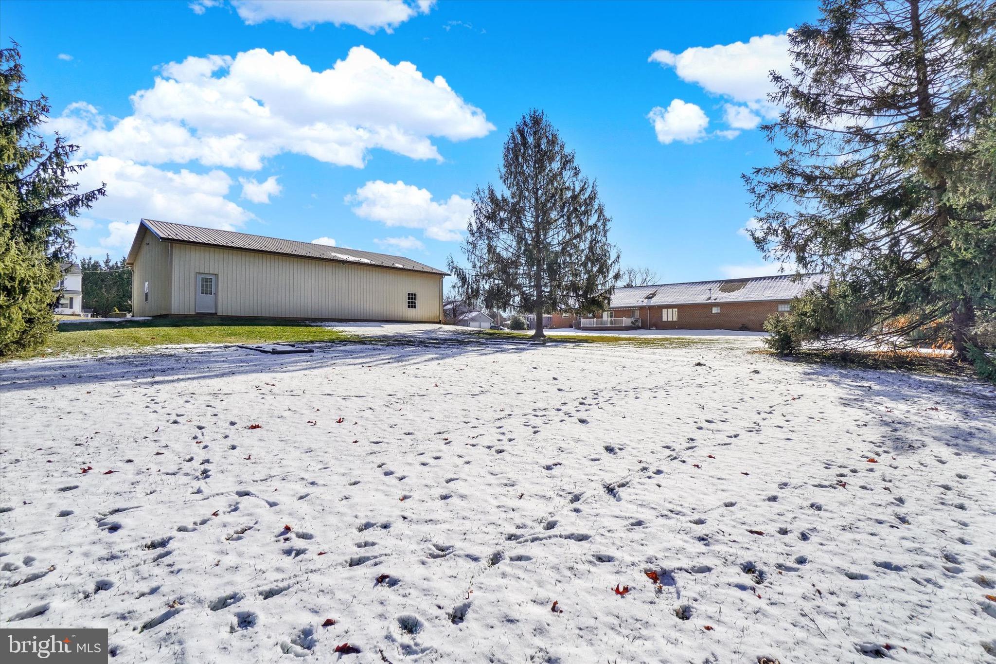 OUTDOOR COUNTRY CLUB - Residential