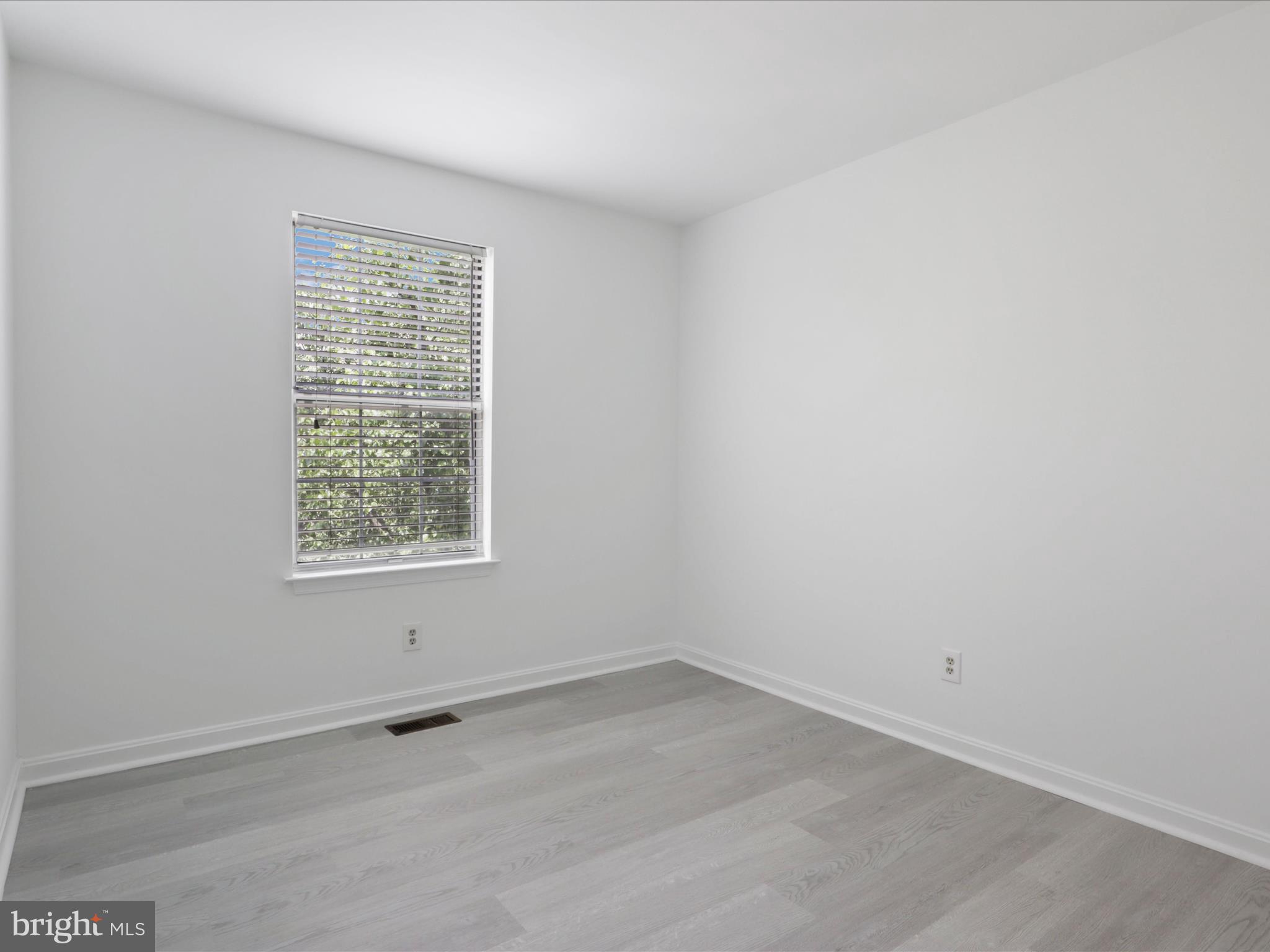 LINCOLNIA MEWS - Residential Lease