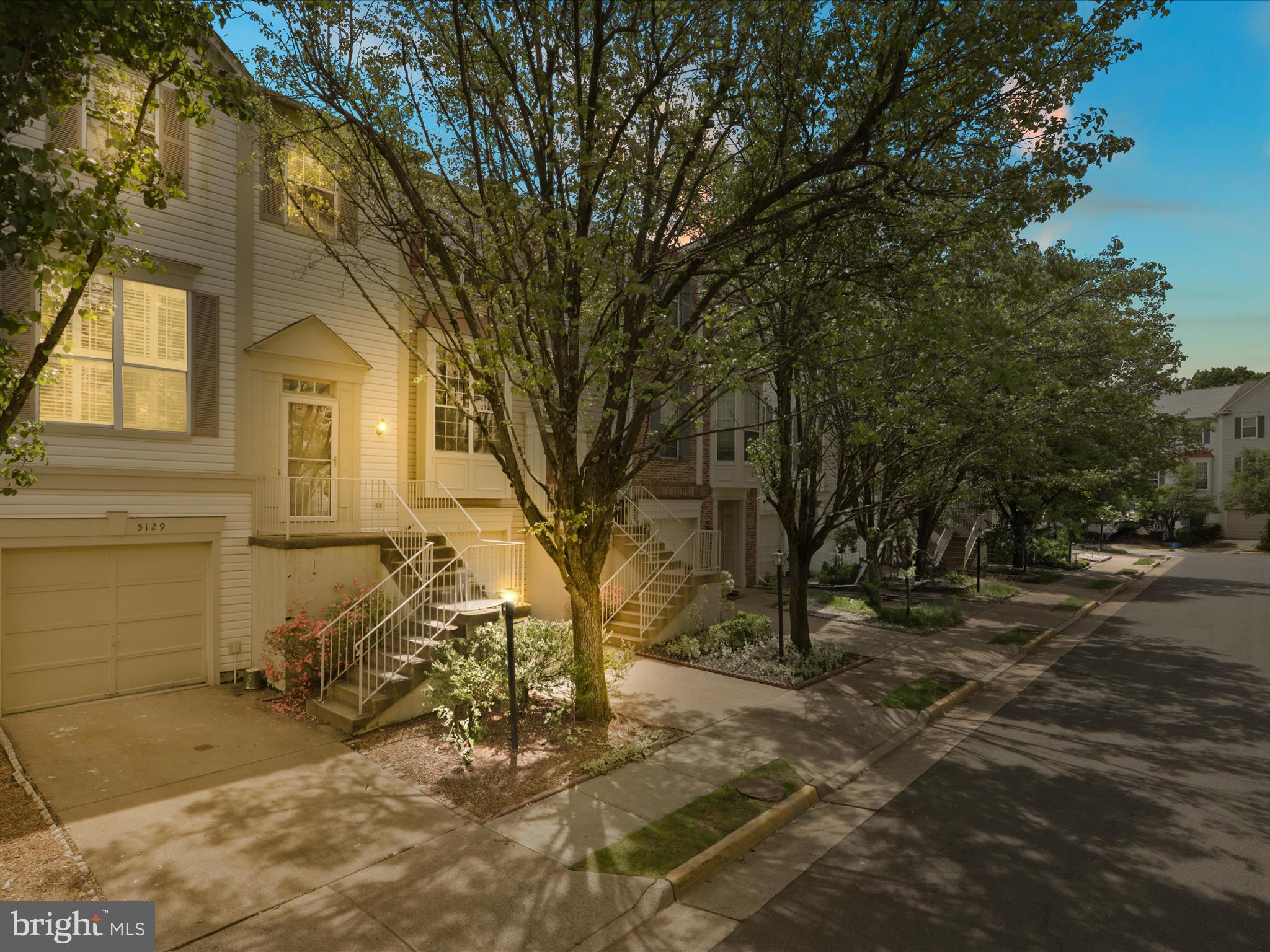 LINCOLNIA MEWS - Residential Lease